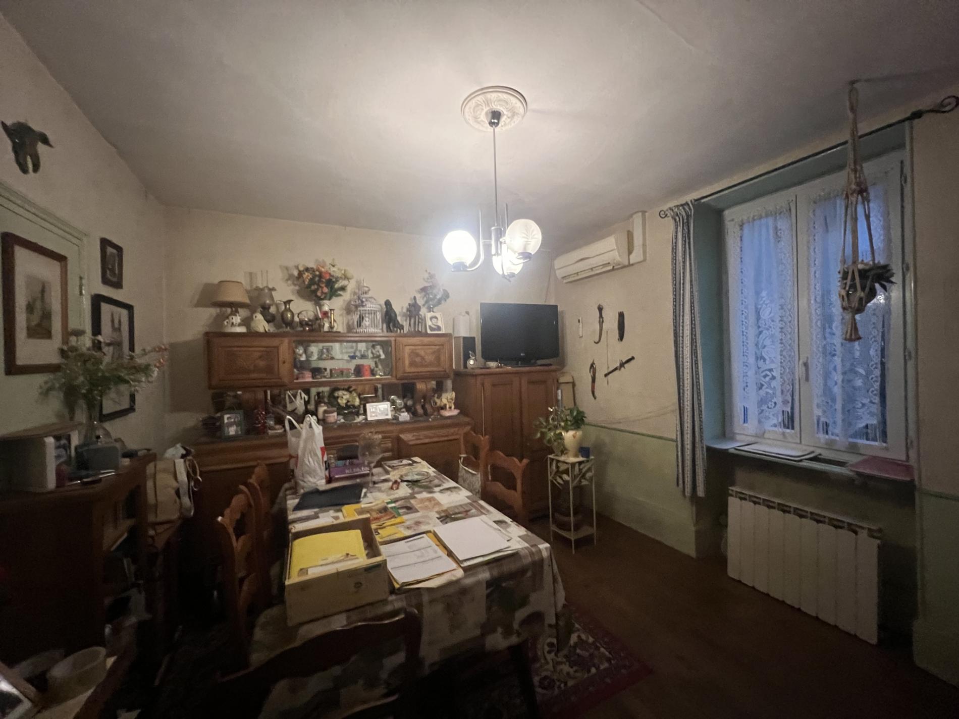 Maison de ville avec dépendances