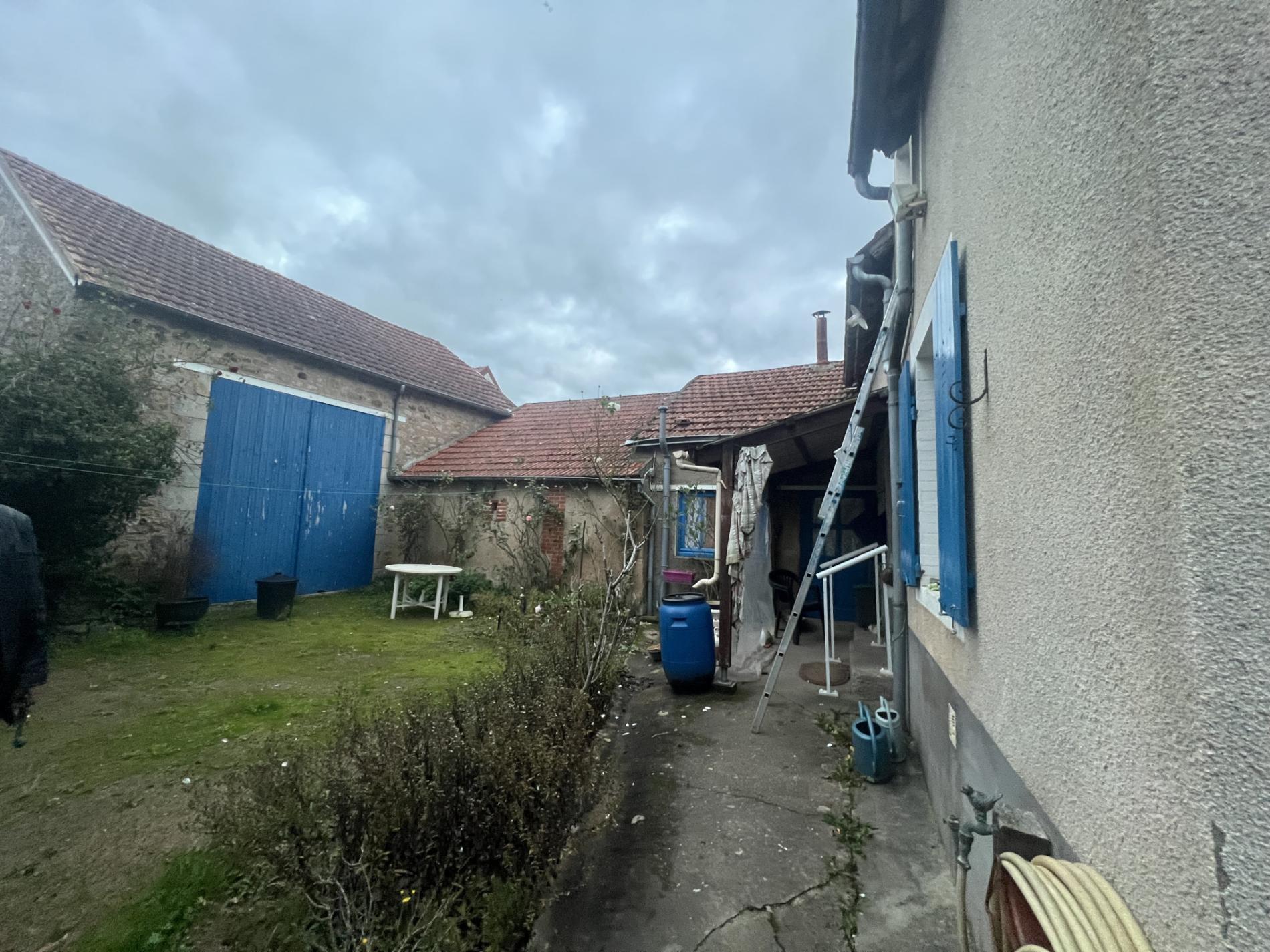 Maison de ville avec dépendances