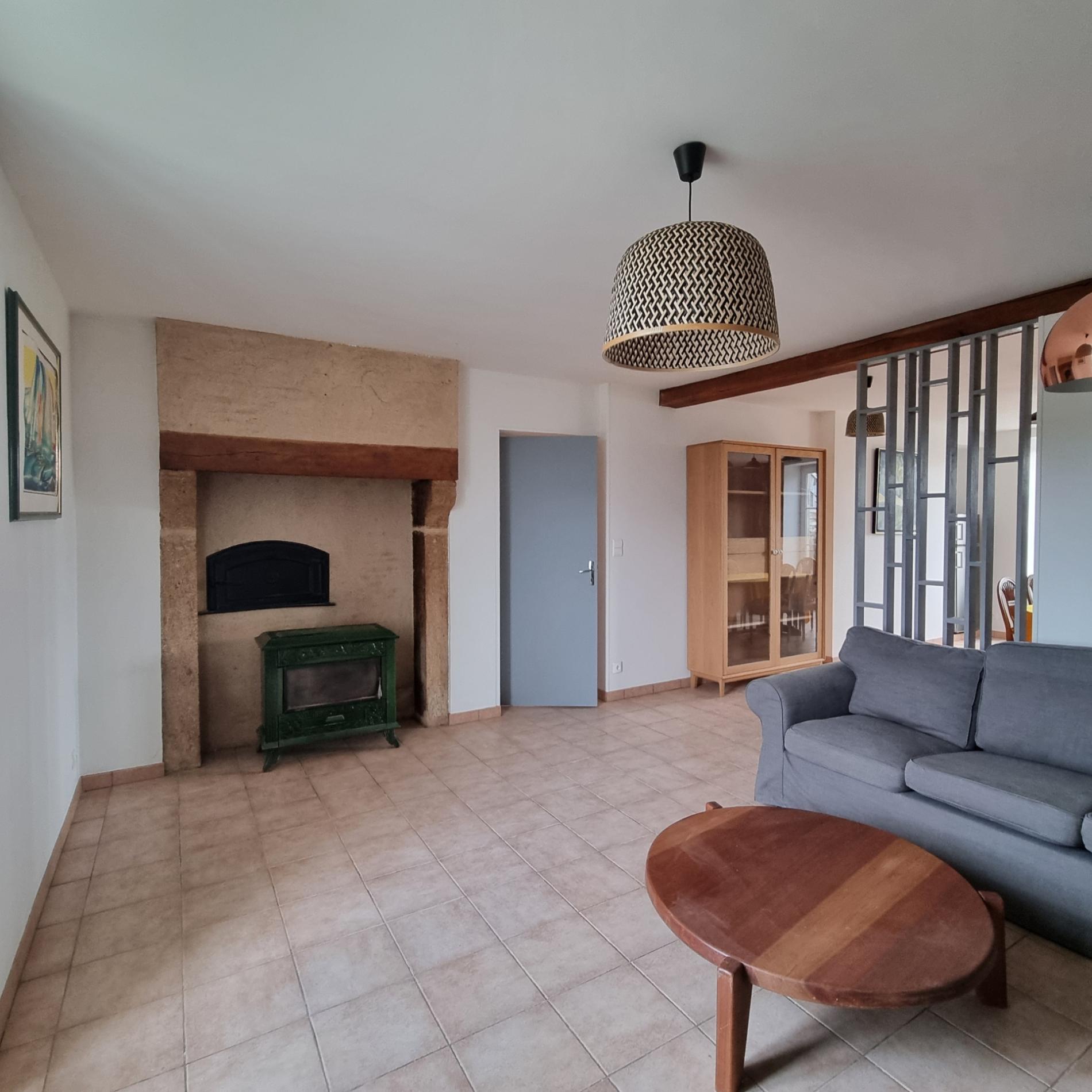 Maison en pierres rénovée avec jardin et garage, à 5 minutes à pied du centre ville !