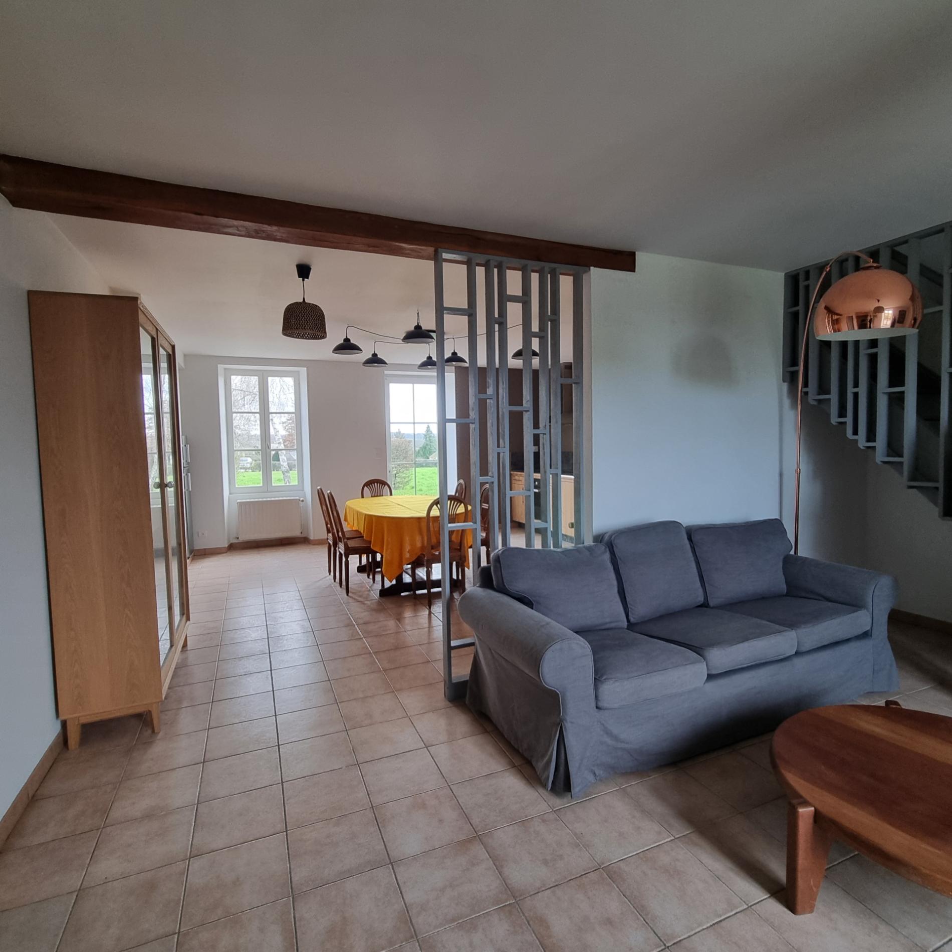 Maison en pierres rénovée avec jardin et garage, à 5 minutes à pied du centre ville !