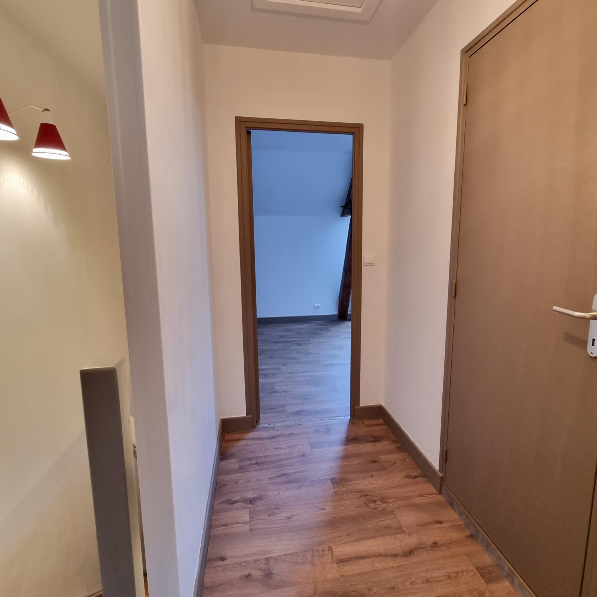 Maison en pierres rénovée avec jardin et garage, à 5 minutes à pied du centre ville !