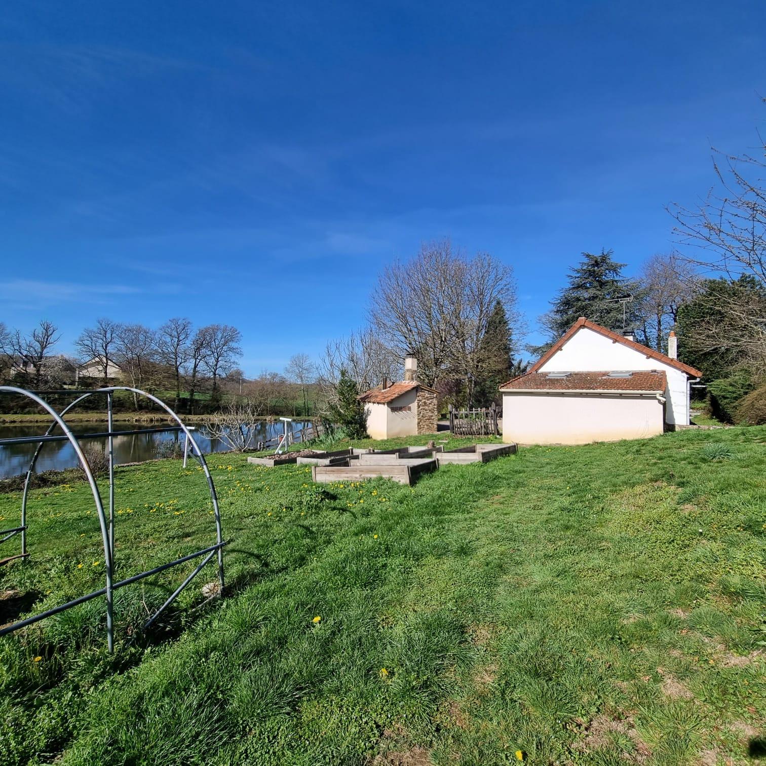 Maison de campagne avec étangs !