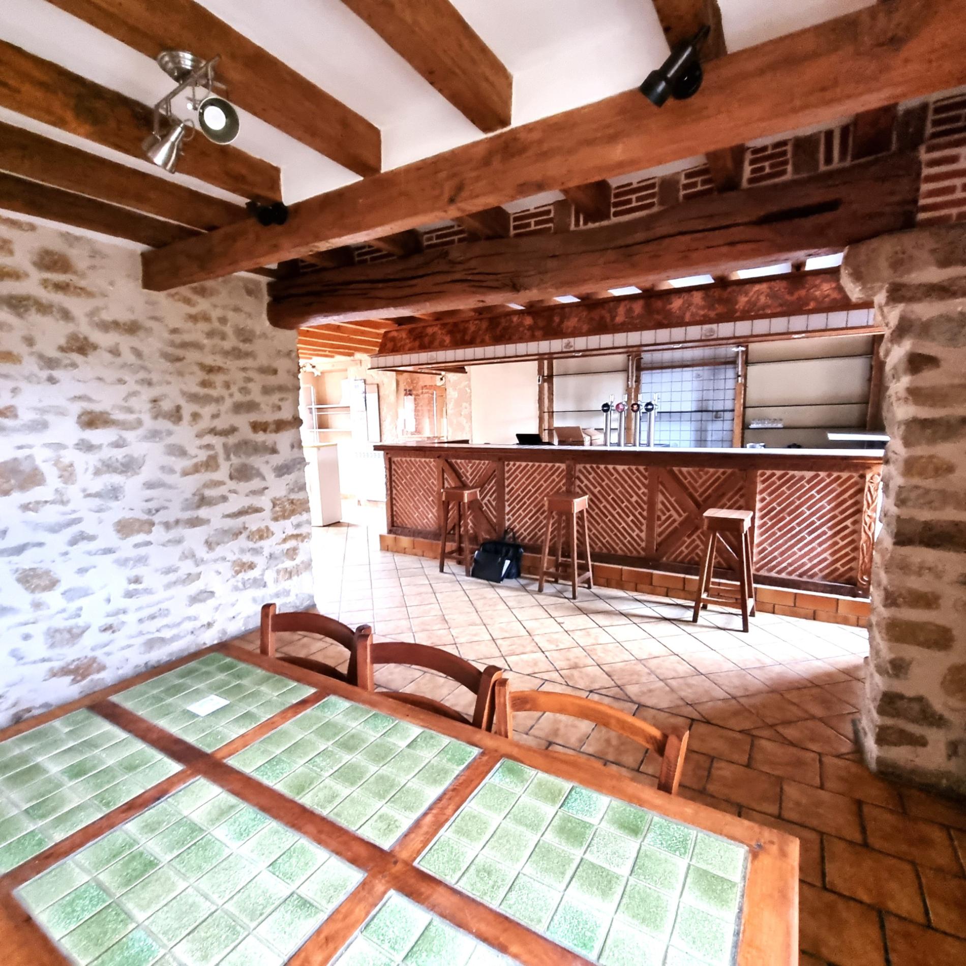 Maison de ville avec commerce !