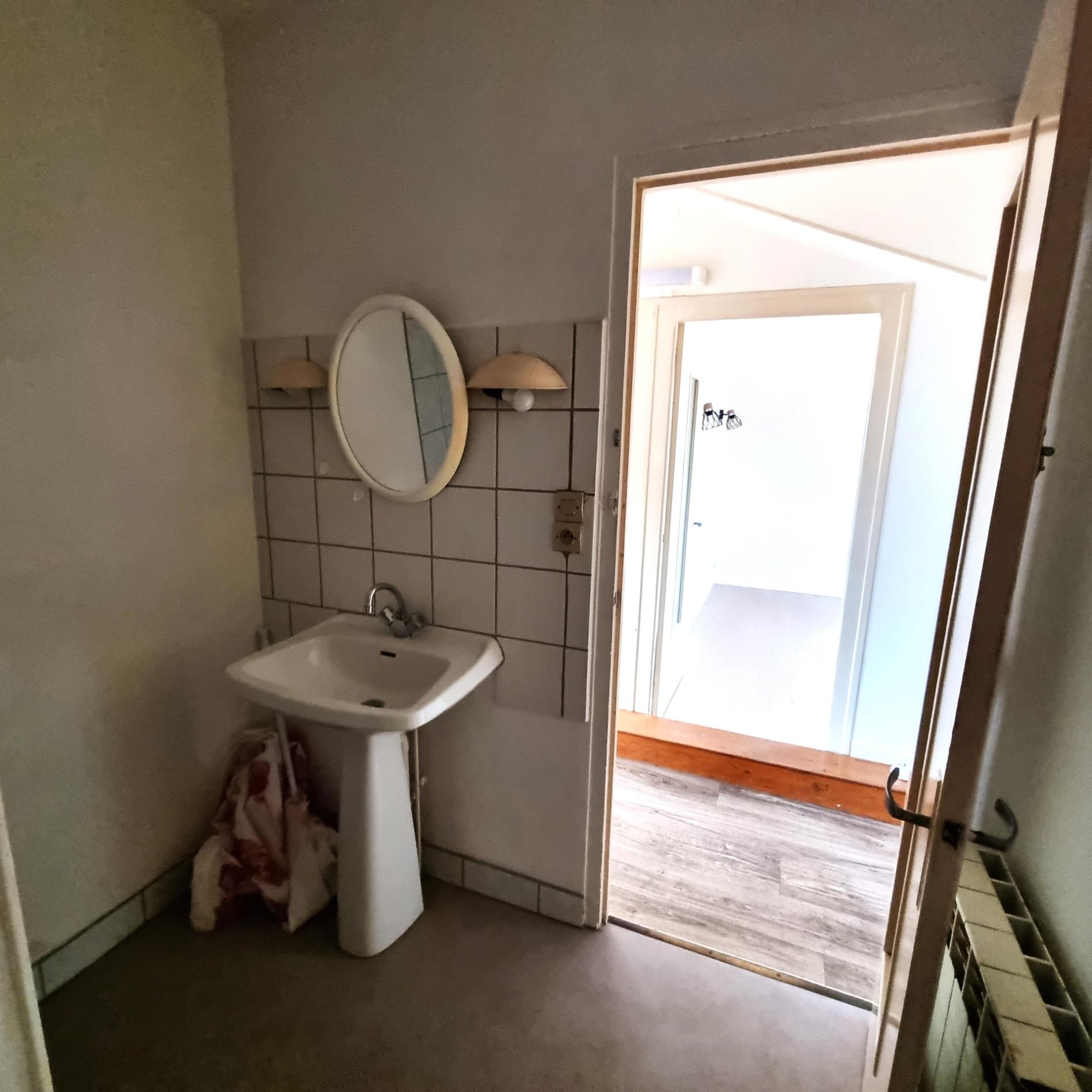 Maison de ville avec commerce !