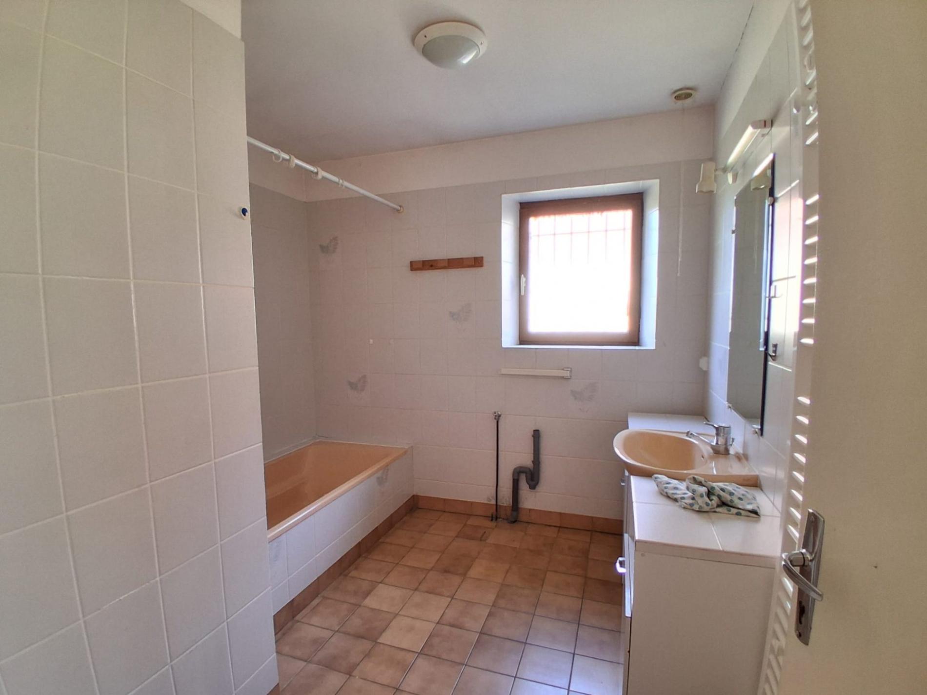 Maison de campagne avec dépendances et terrain !