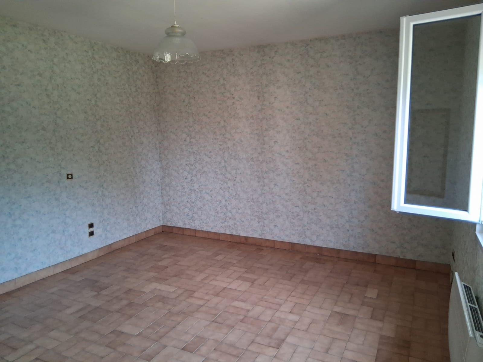 Maison de campagne avec dépendances et terrain !