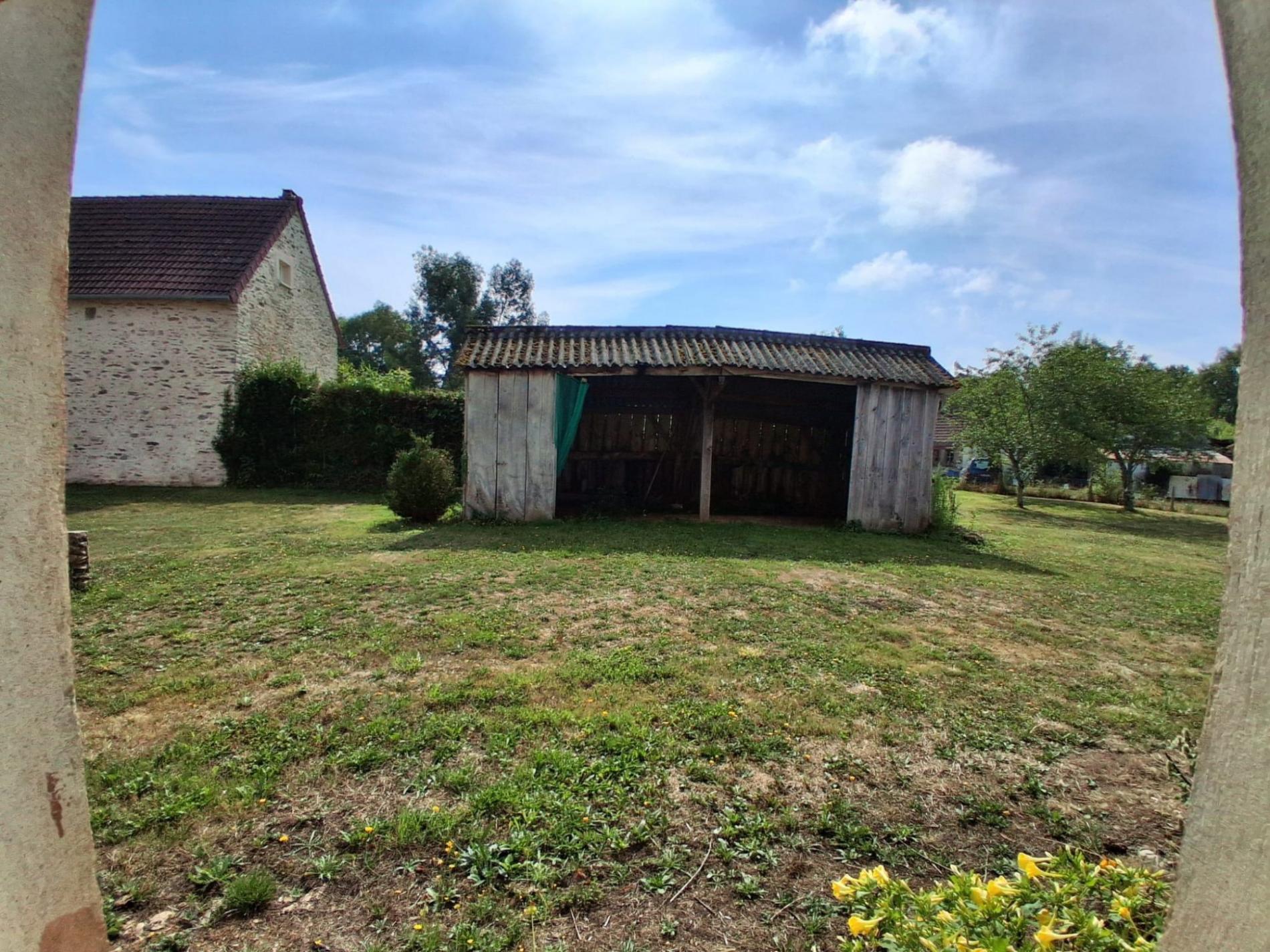 Maison de campagne avec dépendances et terrain !