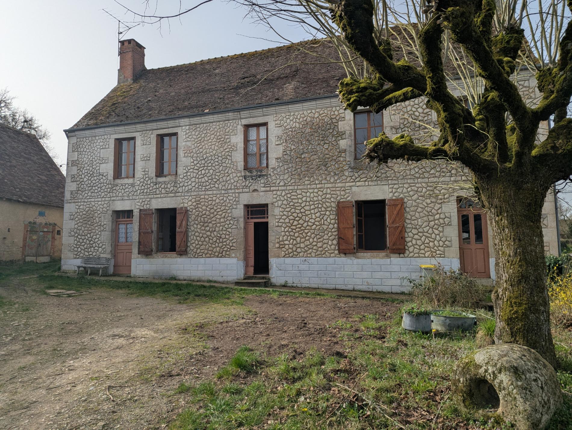 Grande maison de bourg à rénover !