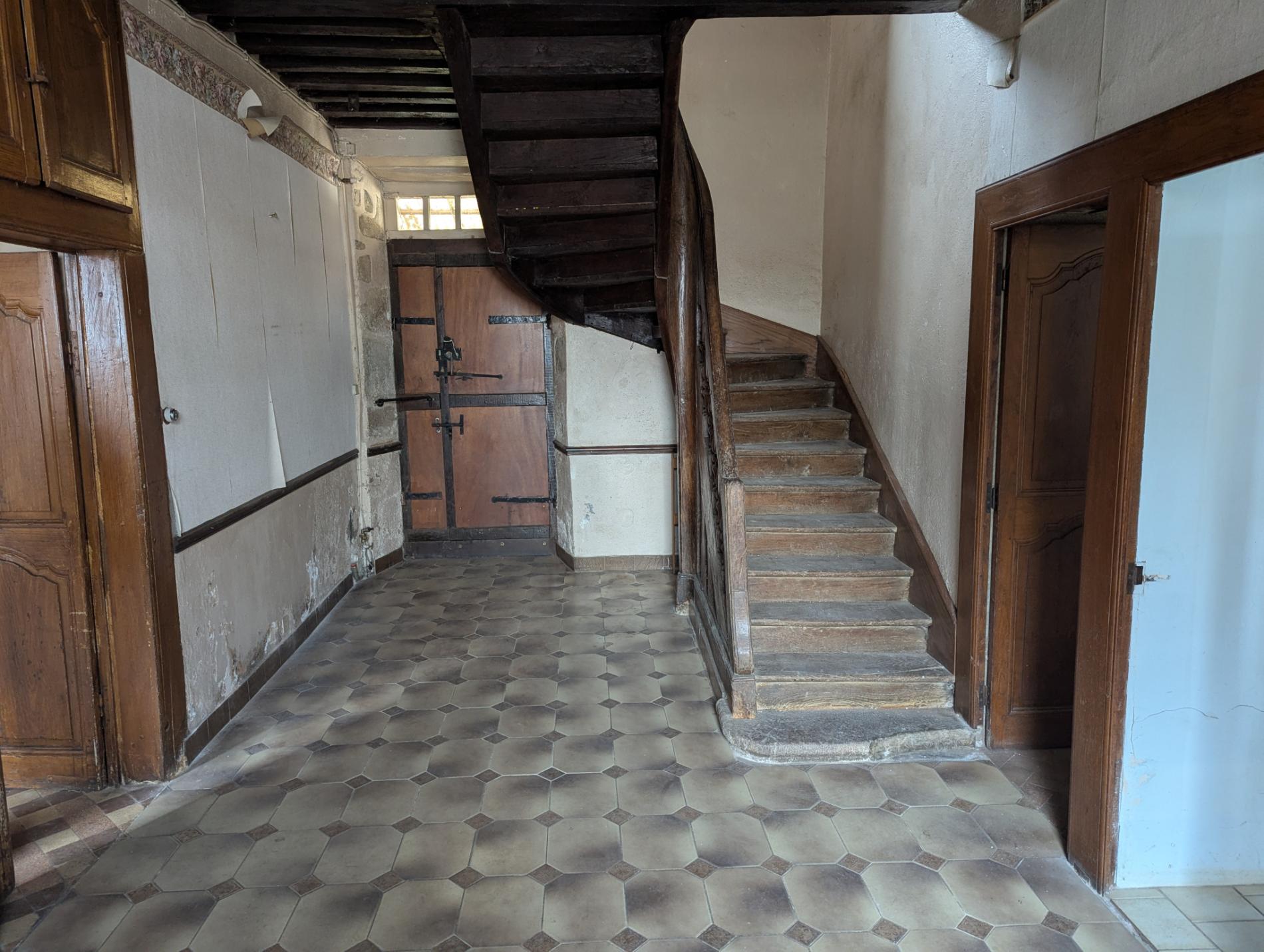 Grande maison de bourg à rénover !