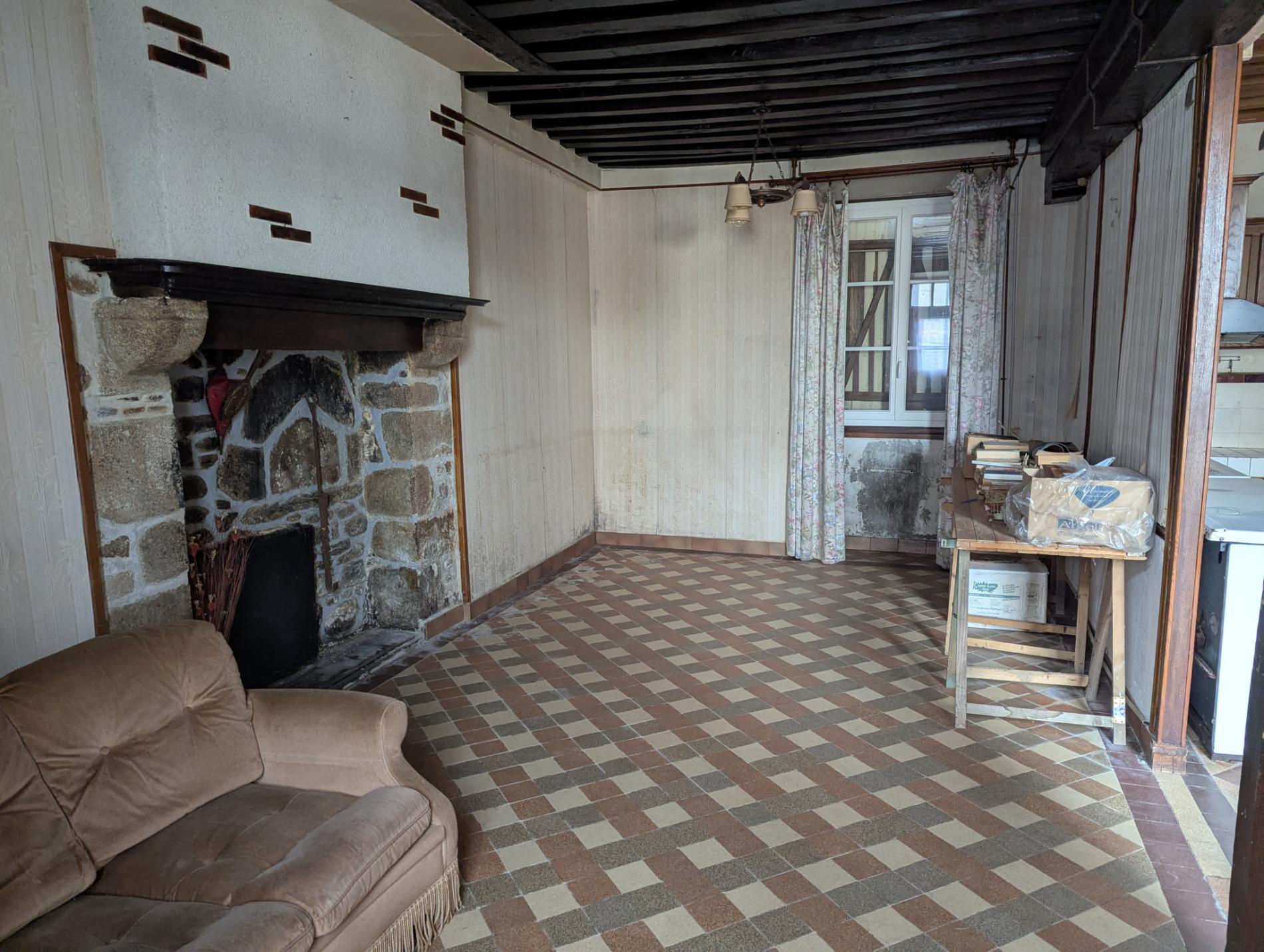 Grande maison de bourg à rénover !