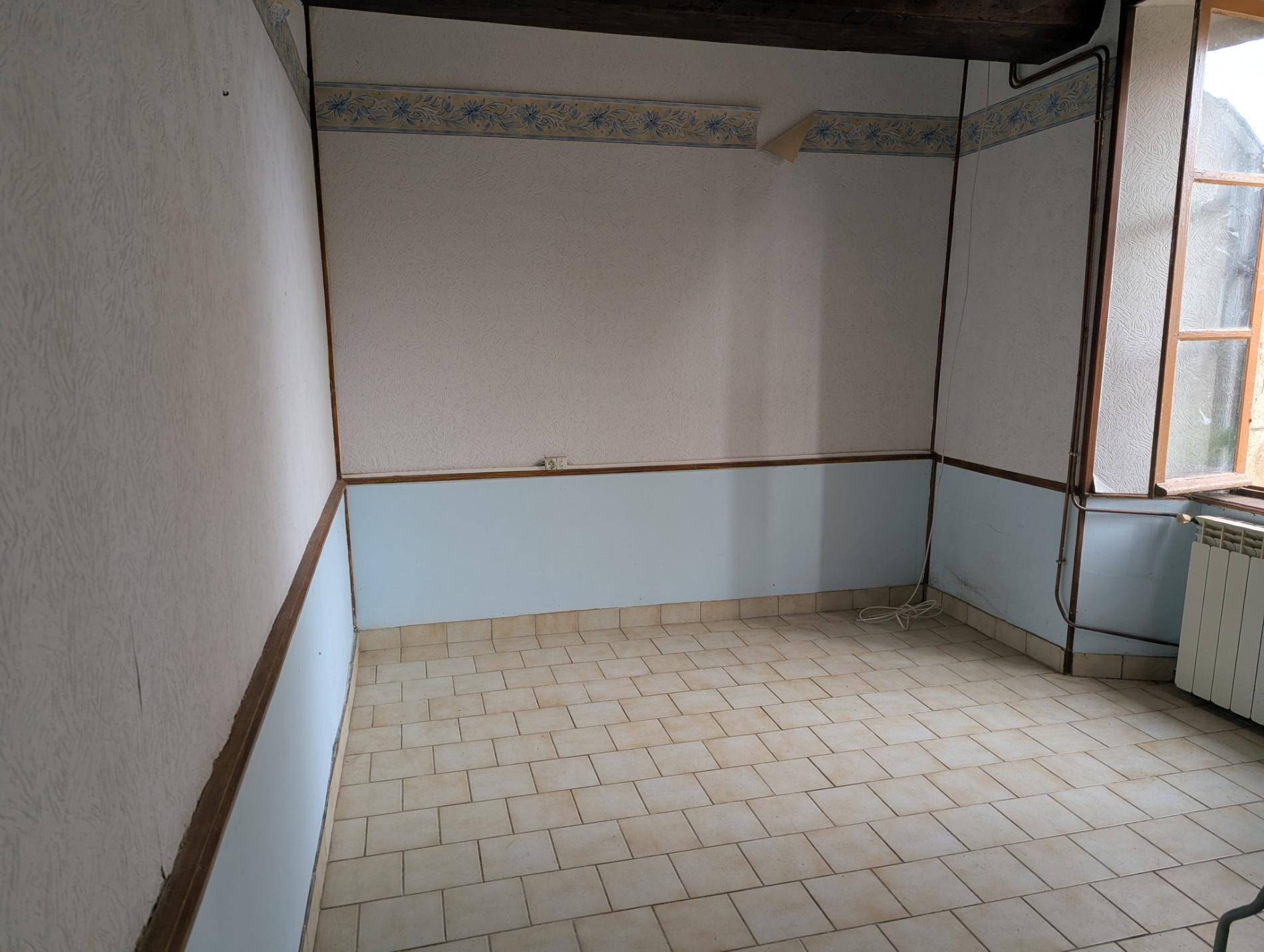 Grande maison de bourg à rénover !