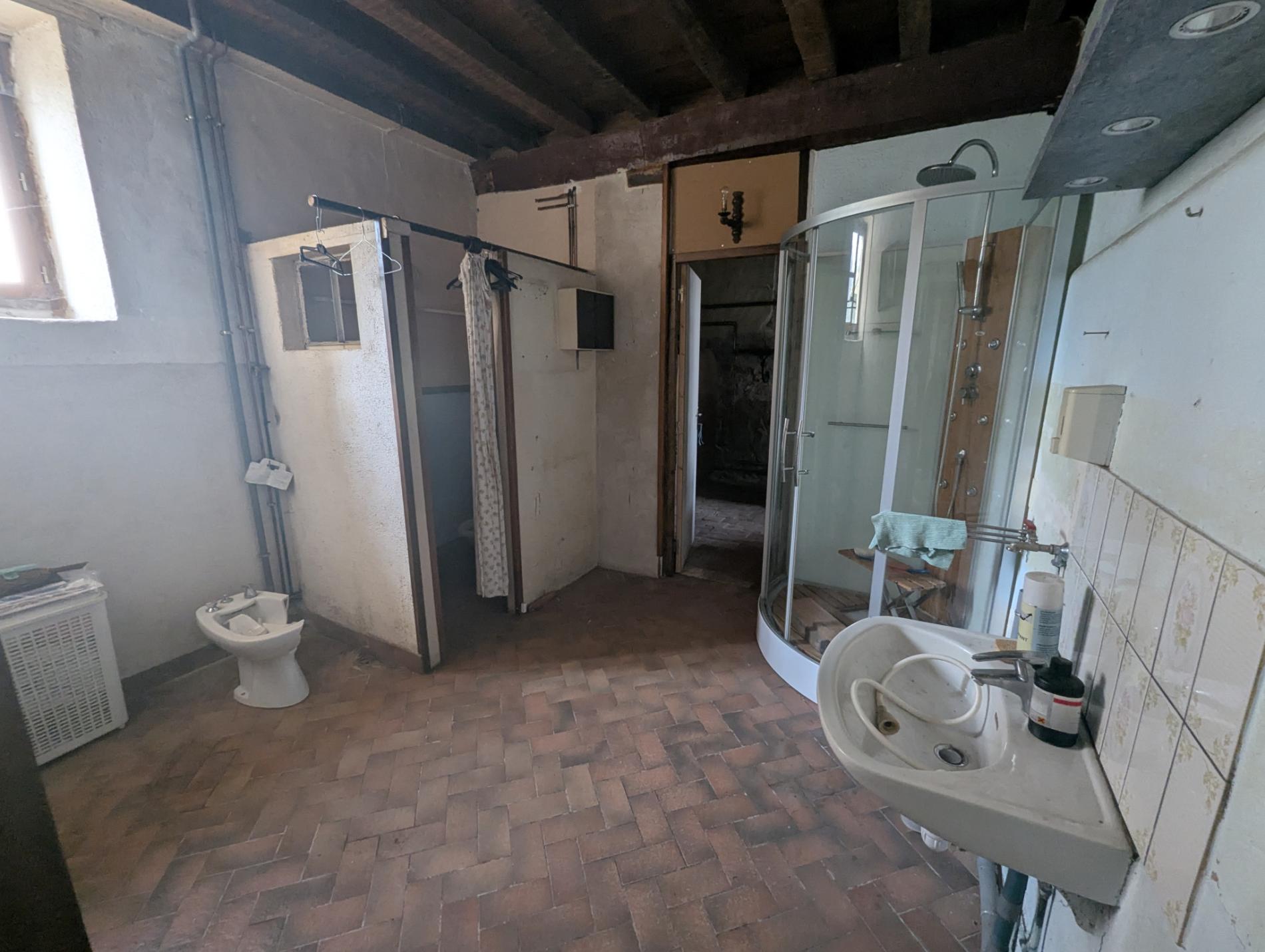 Grande maison de bourg à rénover !