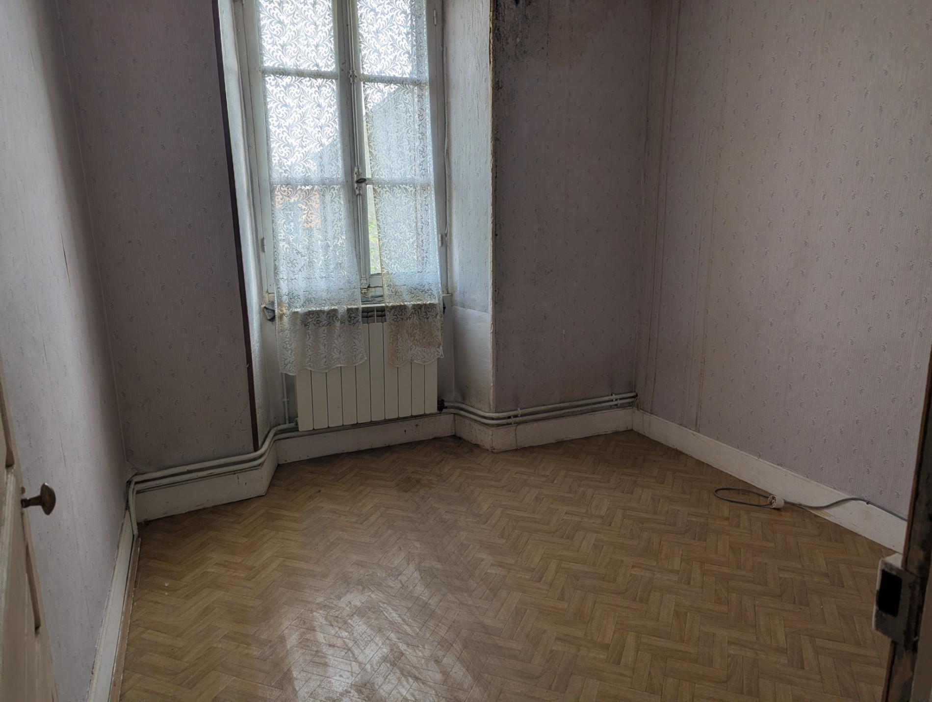 Grande maison de bourg à rénover !