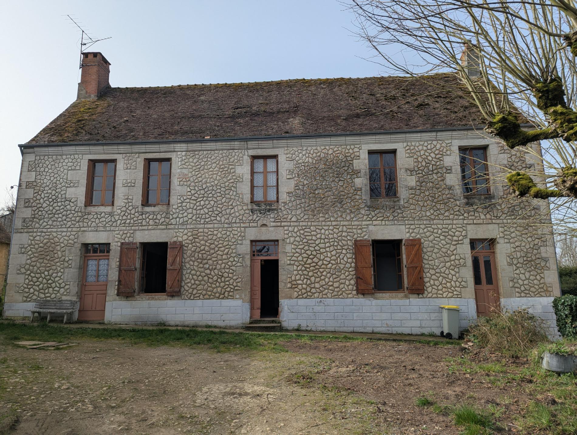 Grande maison de bourg à rénover !