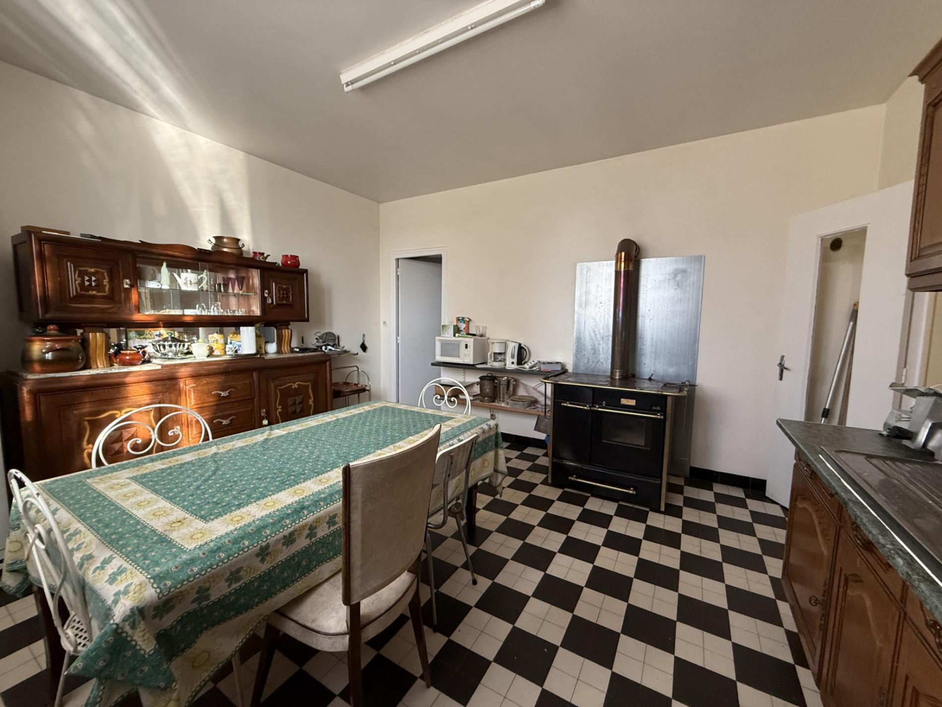 Maison de campagne avec dépendance sur 14ha !