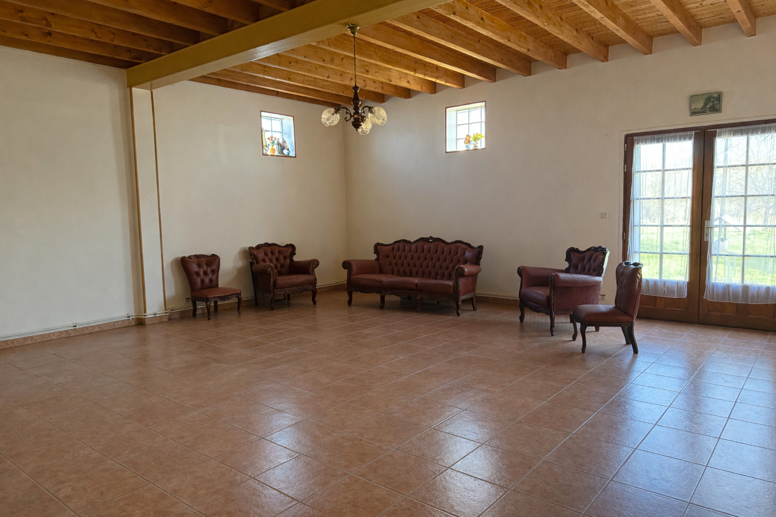 Maison de campagne avec dépendance sur 14ha !