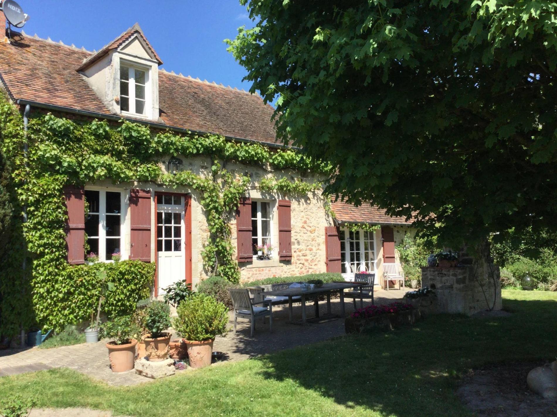 Propriété d'exception au Châtelet : 3,5 ha de nature avec piscine !