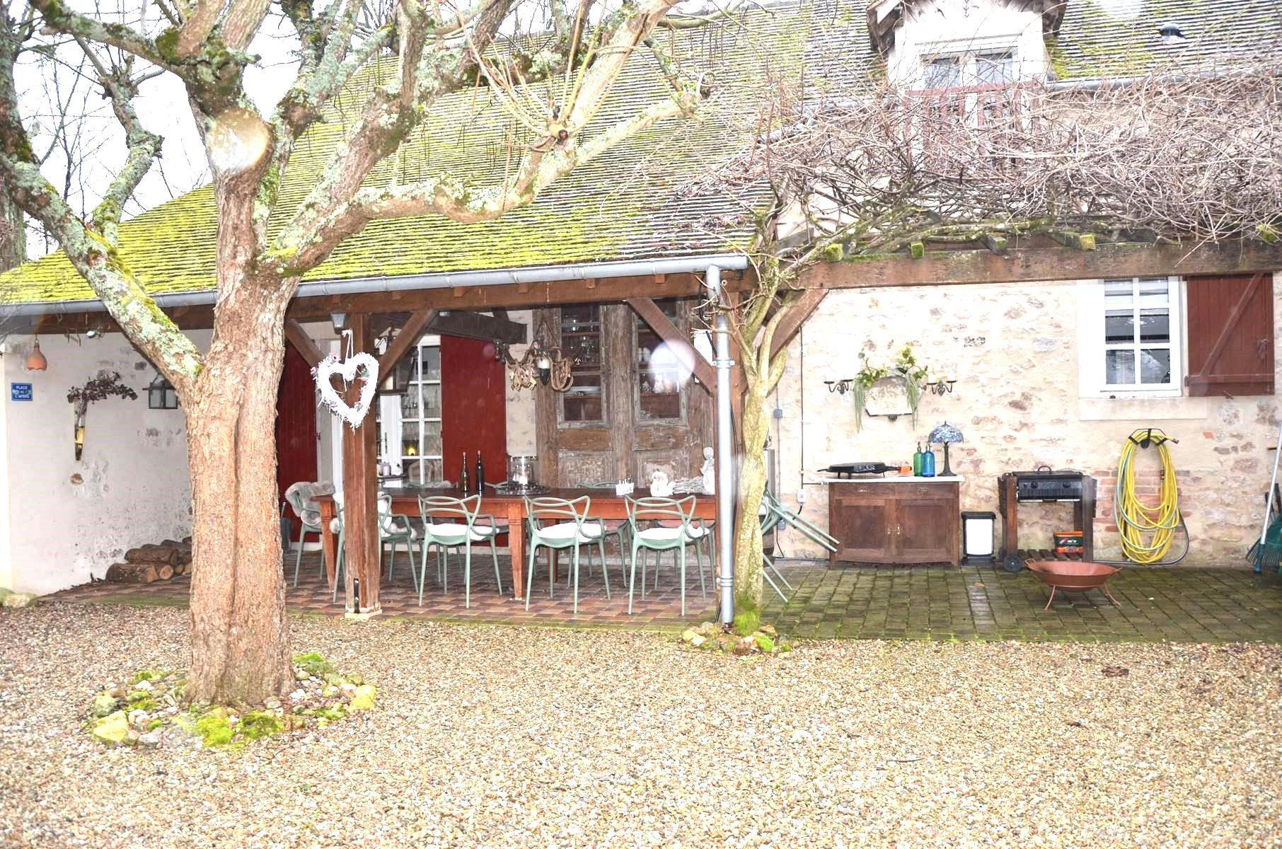 Propriété d'exception au Châtelet : 3,5 ha de nature avec piscine !