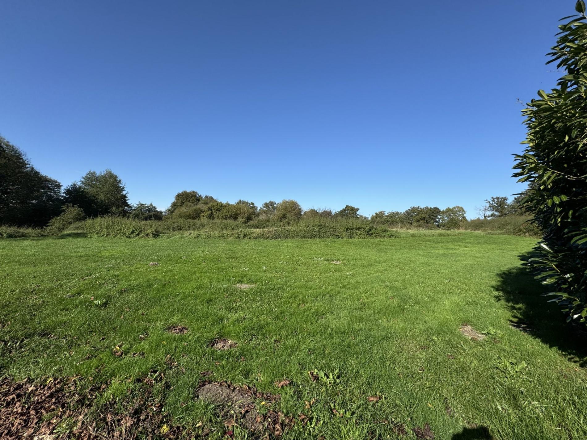 Propriété d'exception au Châtelet : 3,5 ha de nature avec piscine !