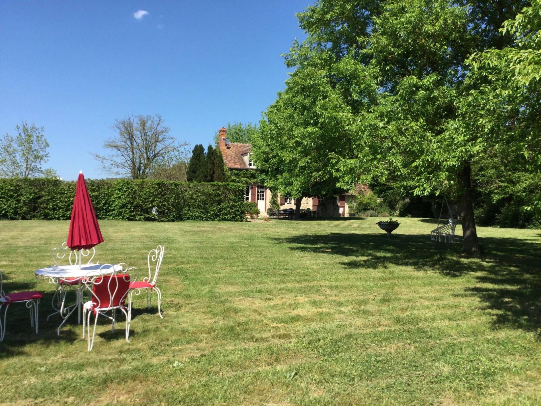 Propriété d'exception au Châtelet : 3,5 ha de nature avec piscine !