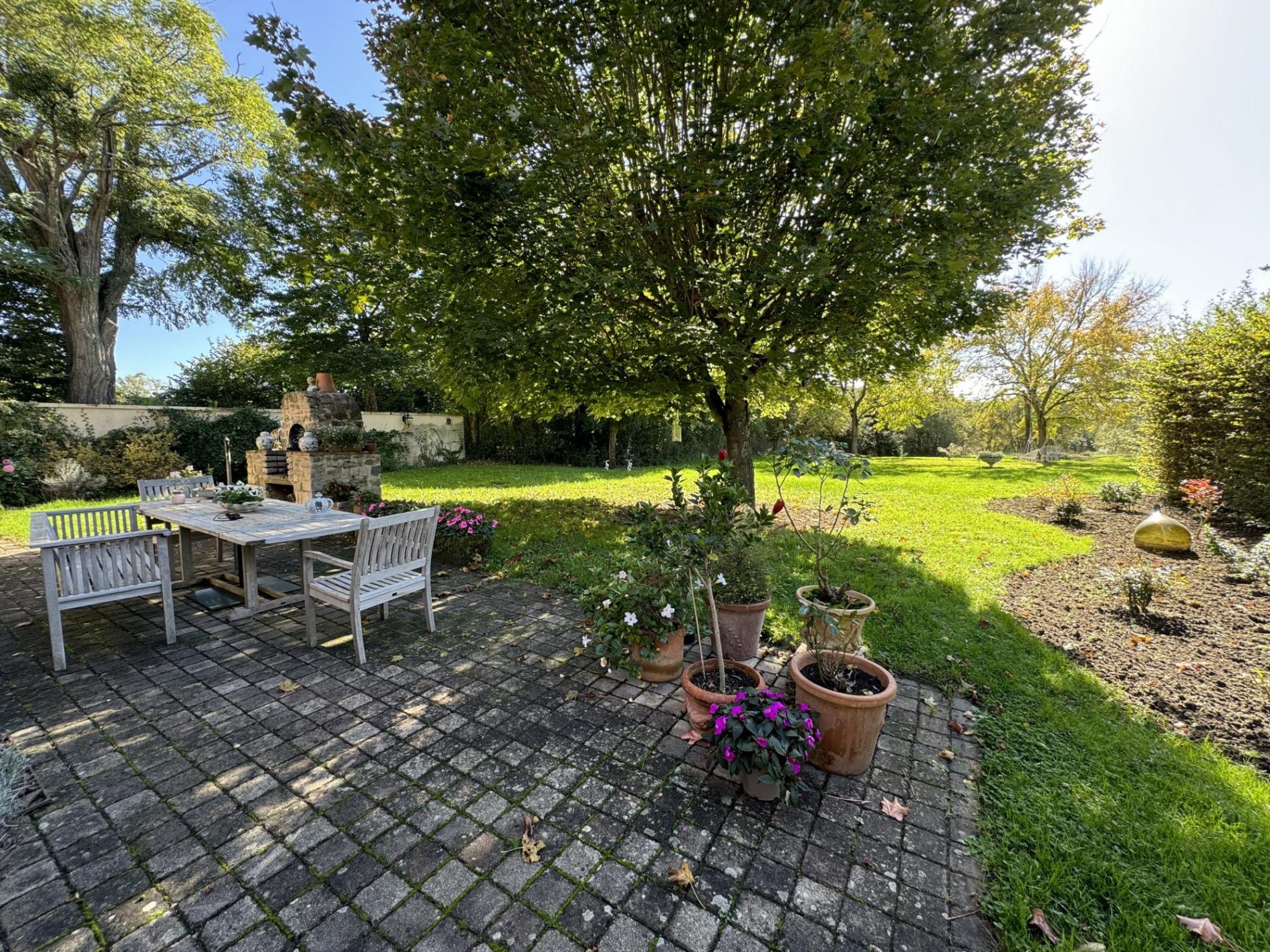 Propriété d'exception au Châtelet : 3,5 ha de nature avec piscine !