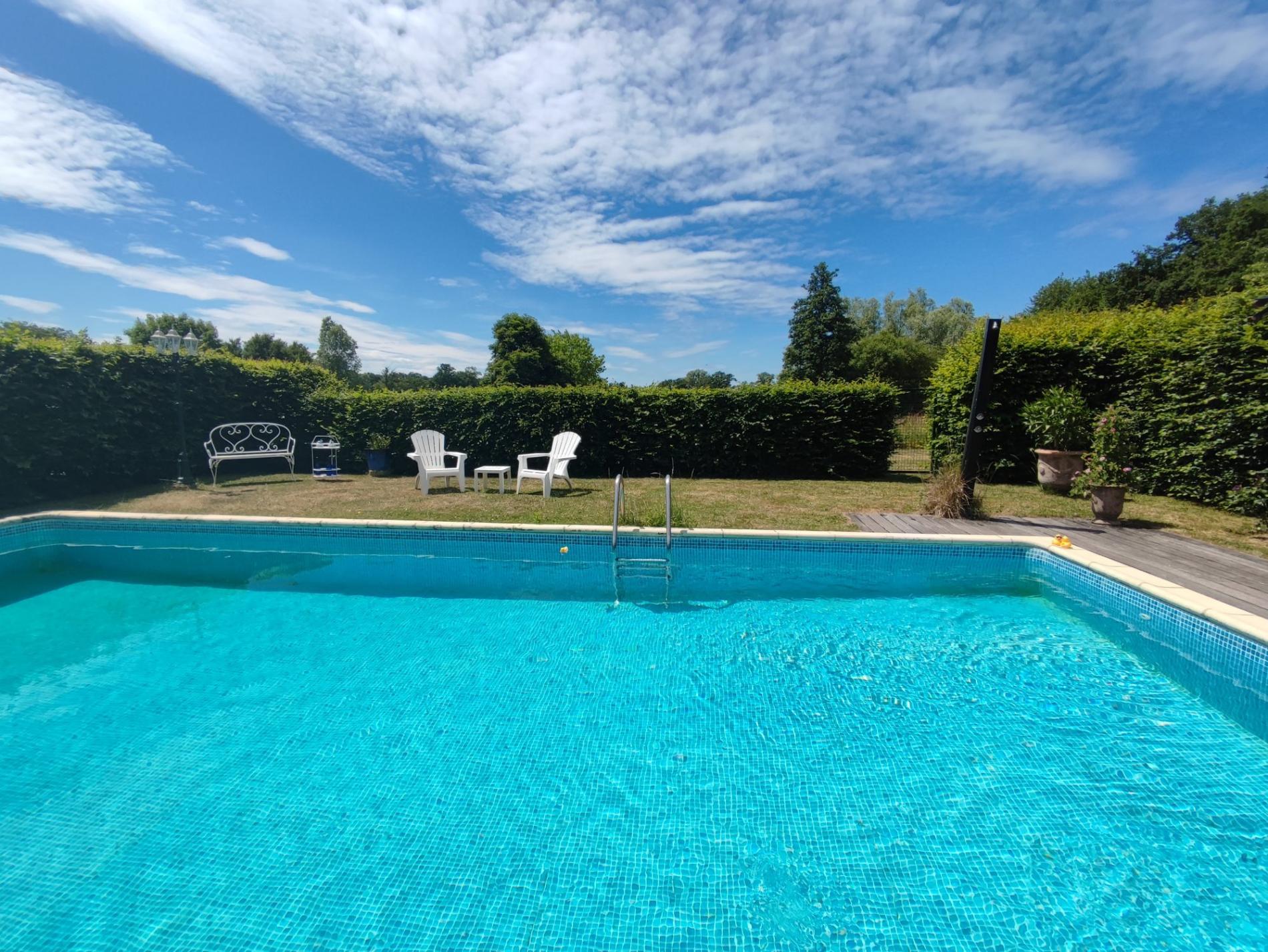 Propriété d'exception au Châtelet : 3,5 ha de nature avec piscine !