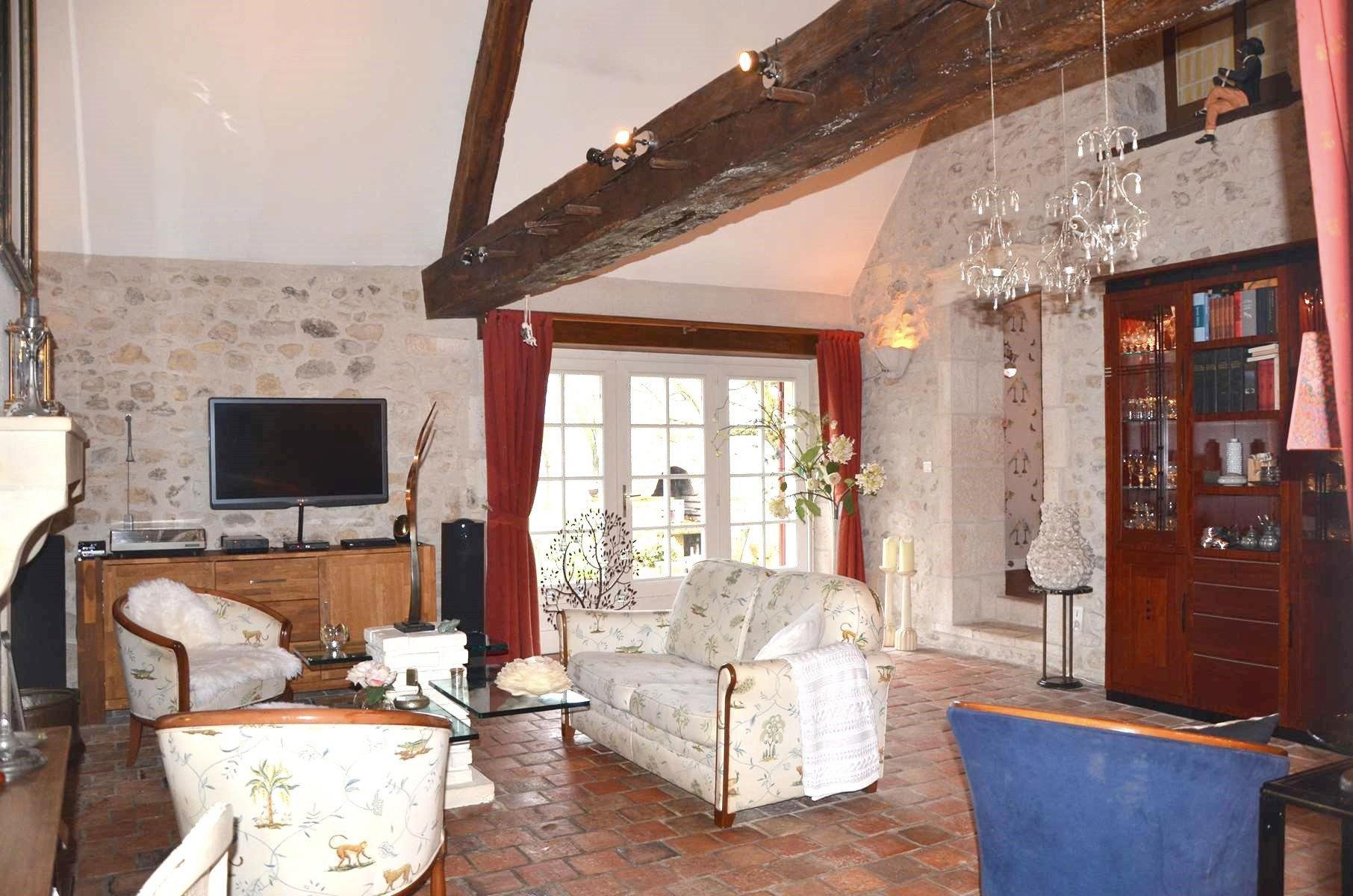 Propriété d'exception au Châtelet : 3,5 ha de nature avec piscine !