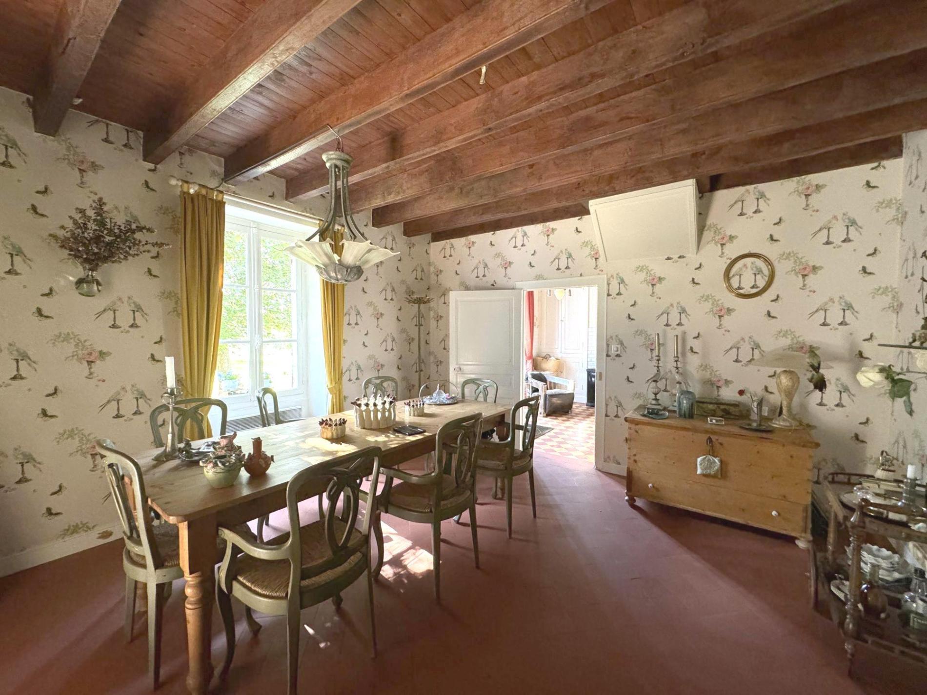 Propriété d'exception au Châtelet : 3,5 ha de nature avec piscine !
