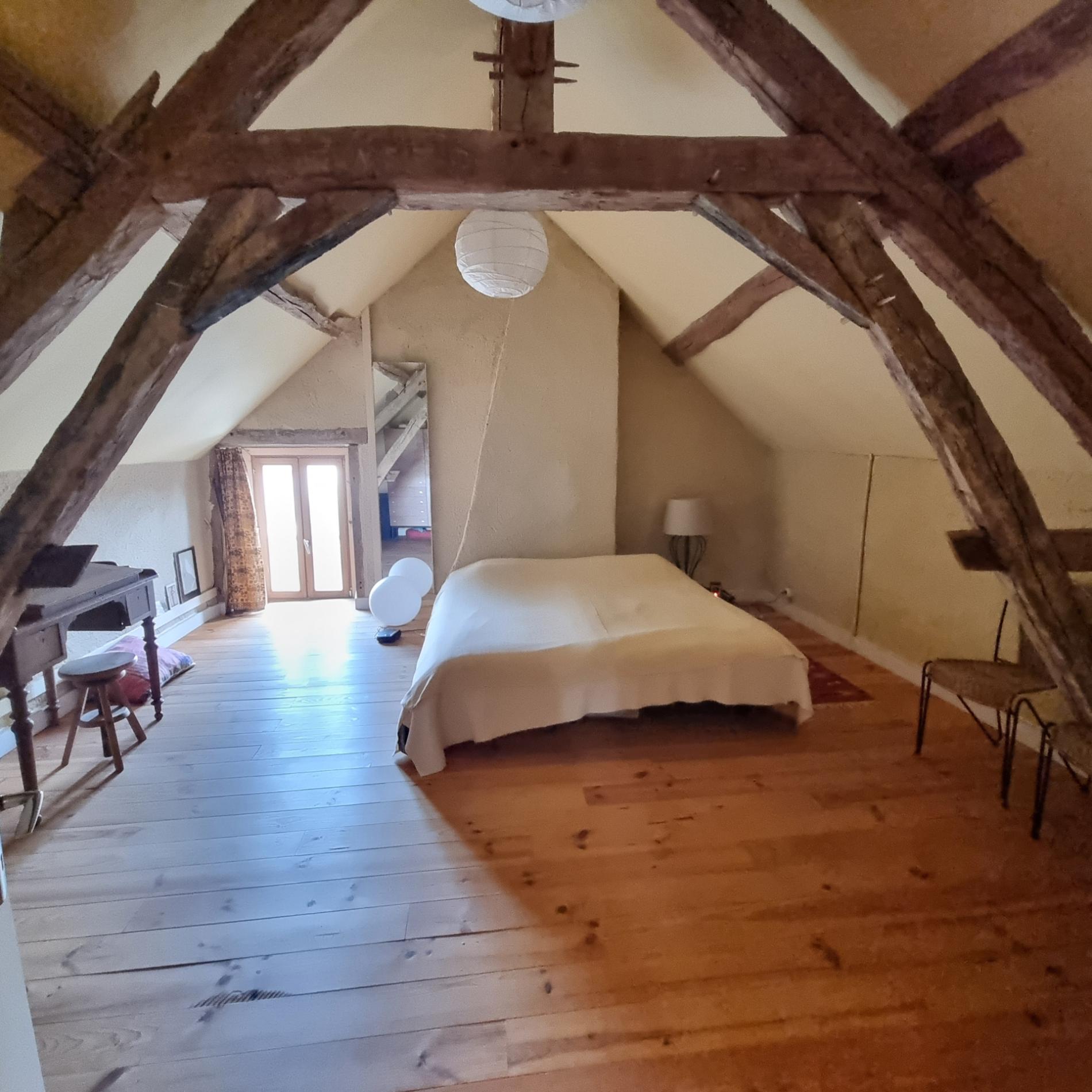 Maison de charme avec superbe grange à porteau !