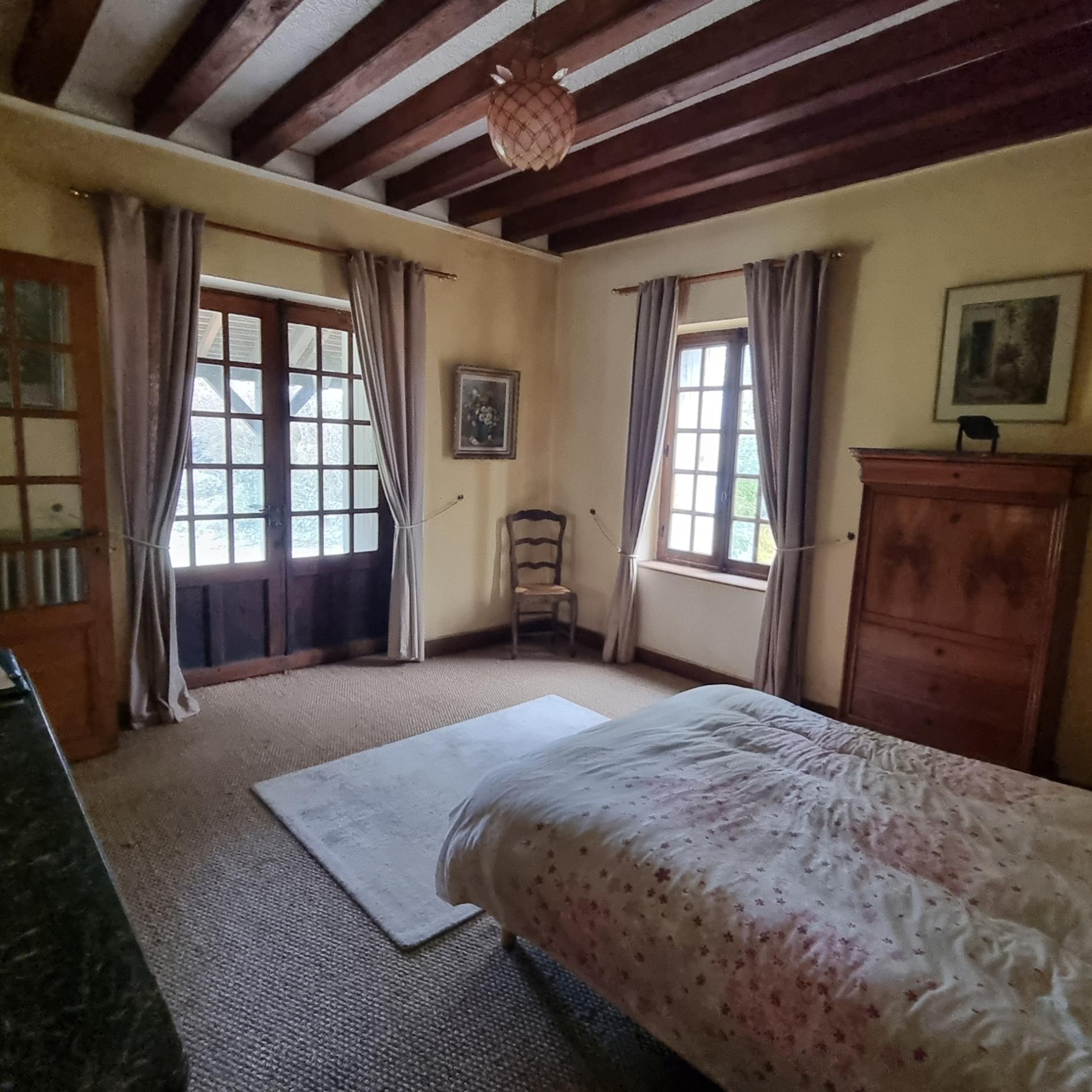 Maison de caractère sur parc paysager de 4 612 m2 avec piscine !