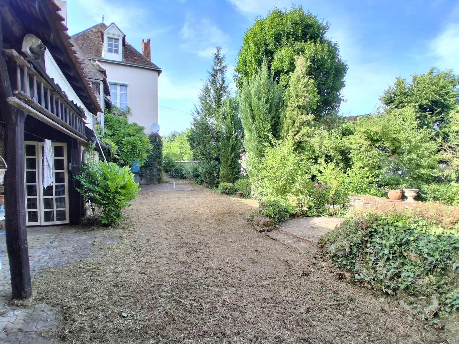 Maison de ville avec garage !