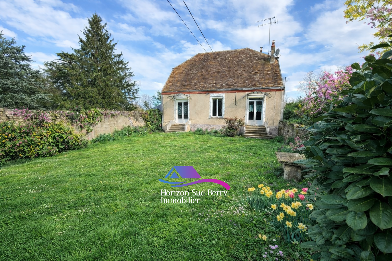 Charmante maison avec jardin et dépendances   Beau potentiel