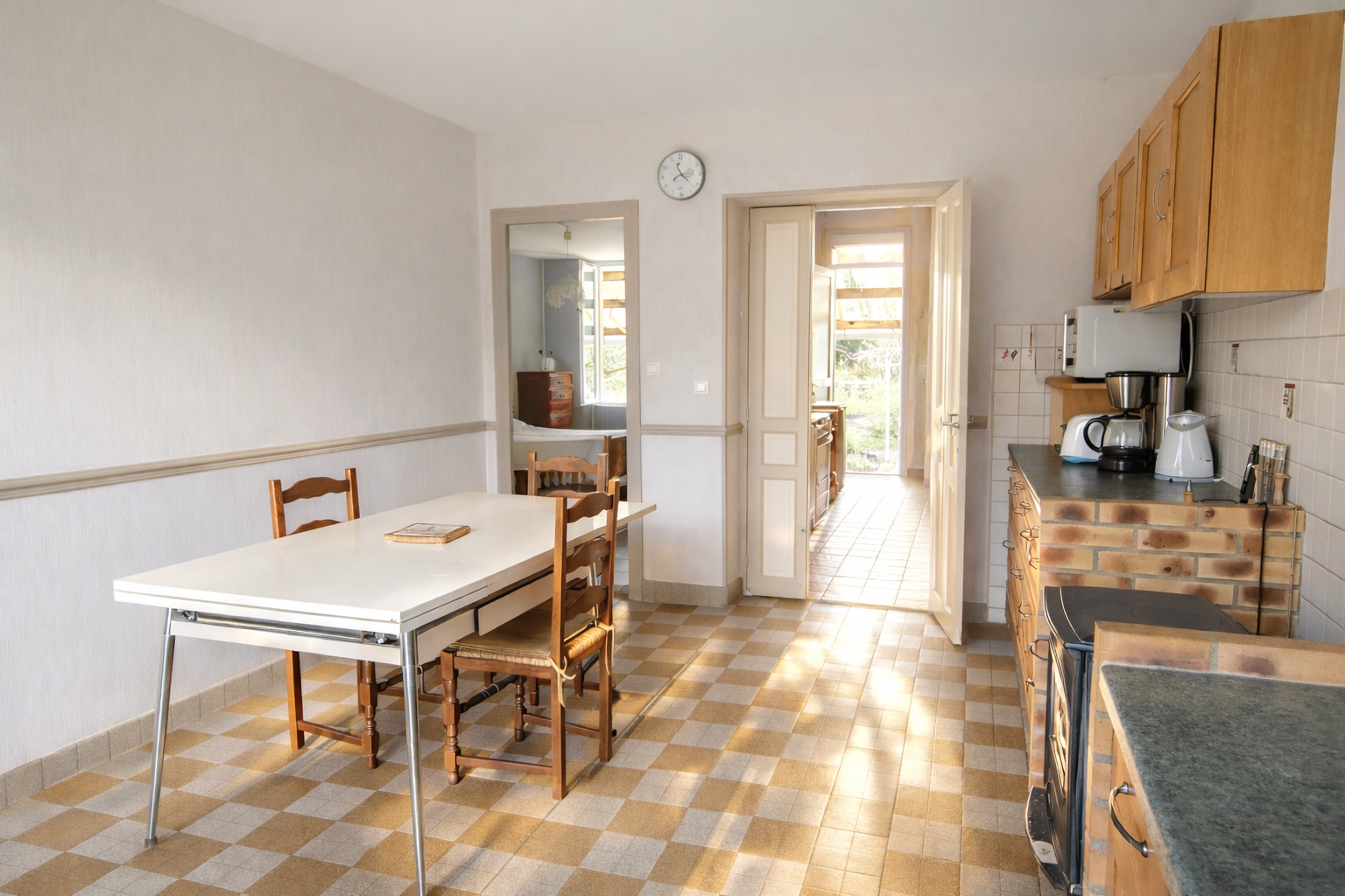 Charmante maison avec jardin et dépendances   Beau potentiel