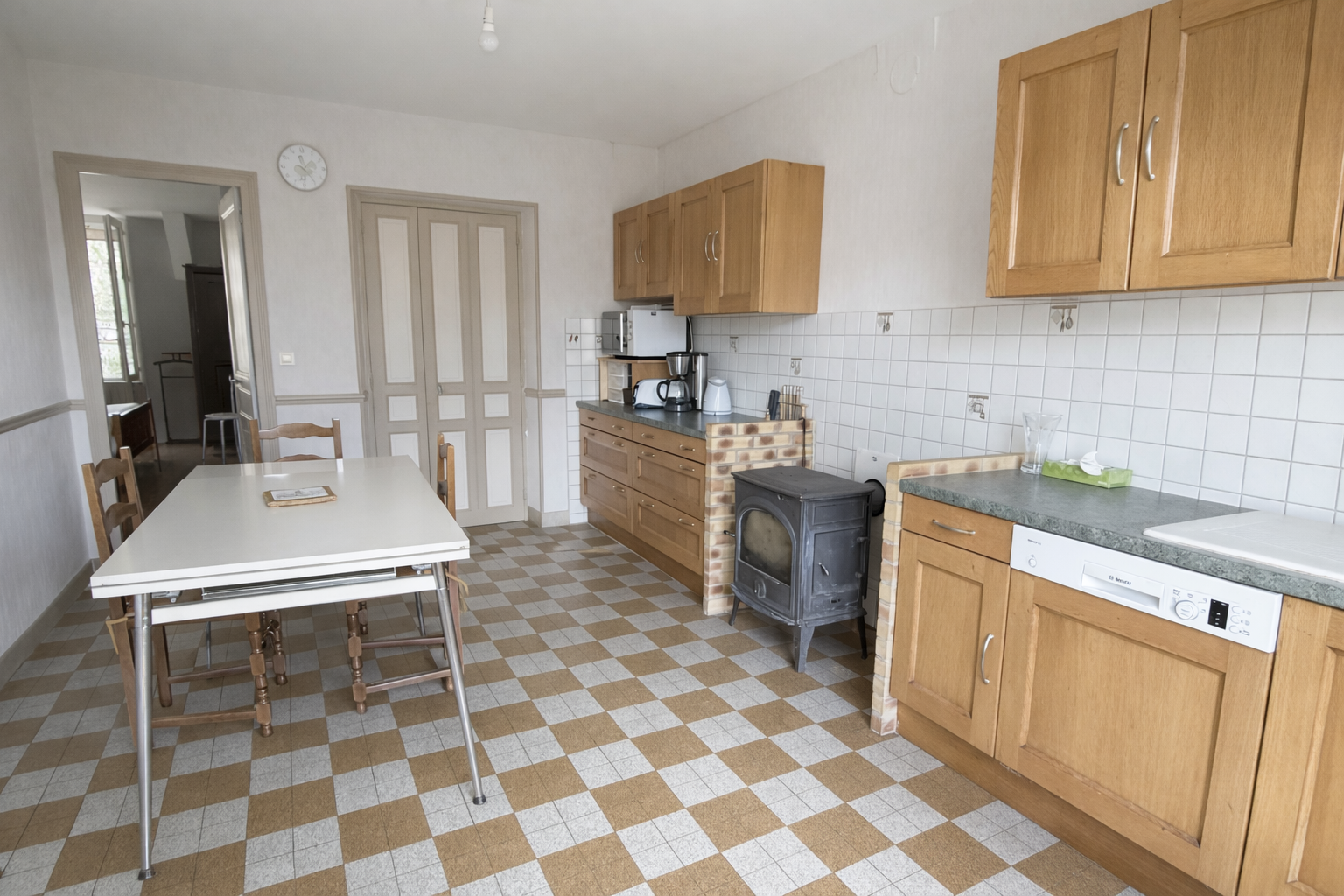 Charmante maison avec jardin et dépendances   Beau potentiel