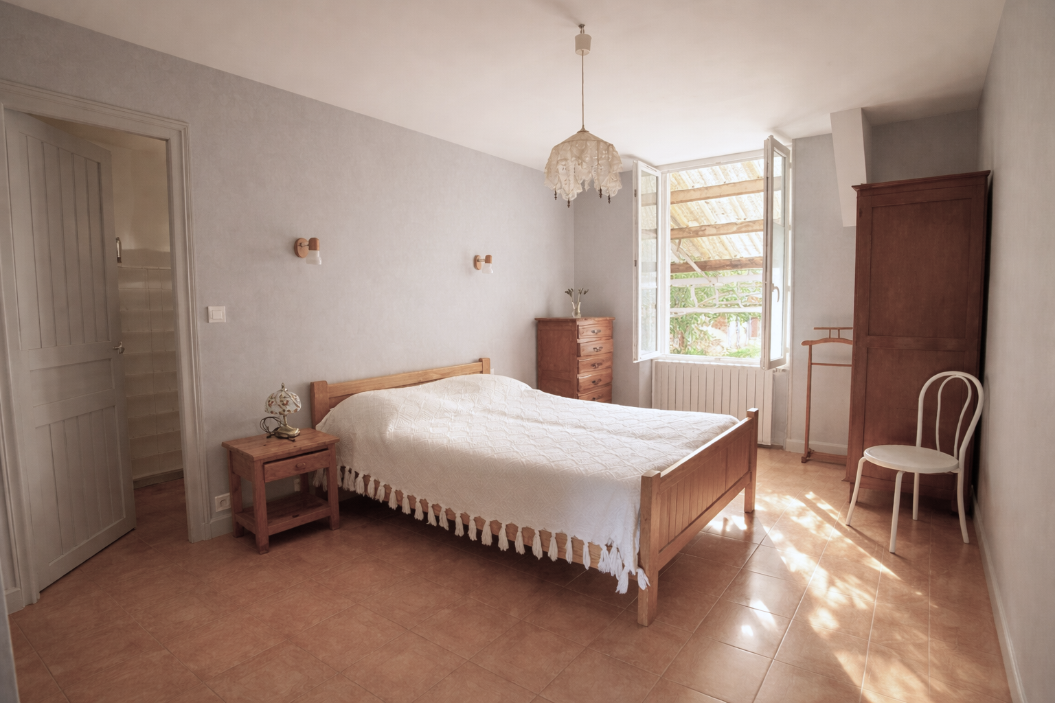 Charmante maison avec jardin et dépendances   Beau potentiel