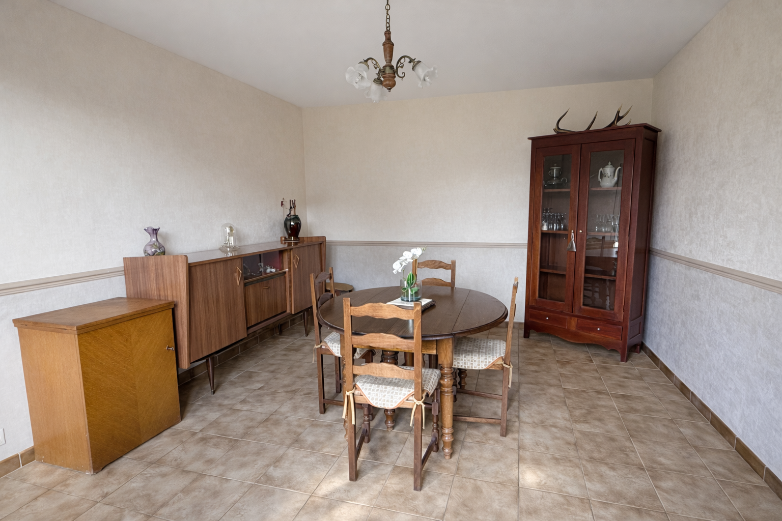 Charmante maison avec jardin et dépendances   Beau potentiel