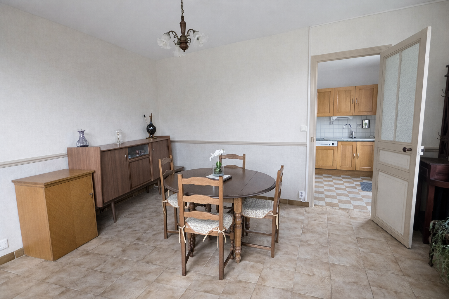 Charmante maison avec jardin et dépendances   Beau potentiel