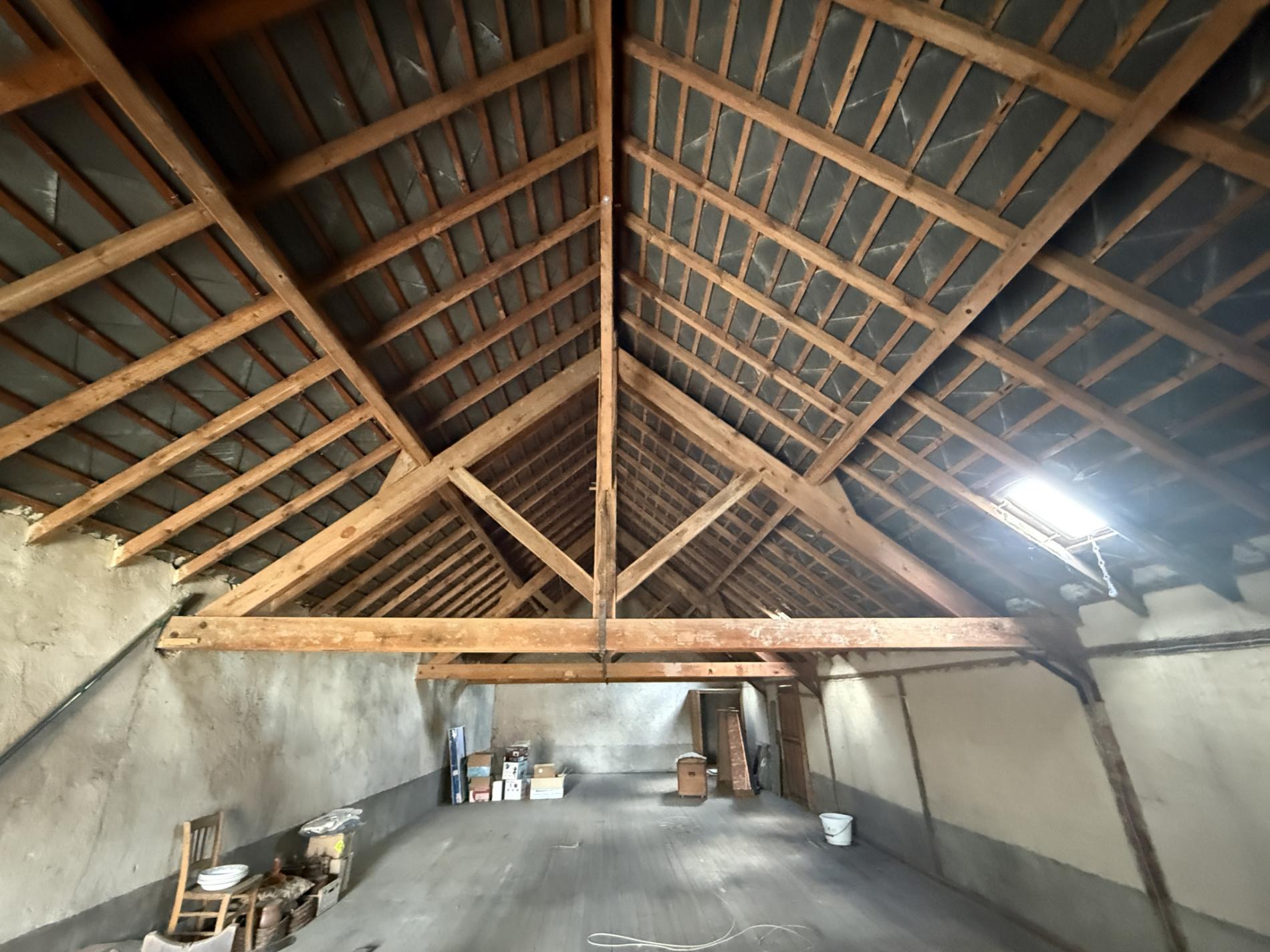 Charmante maison avec jardin et dépendances   Beau potentiel