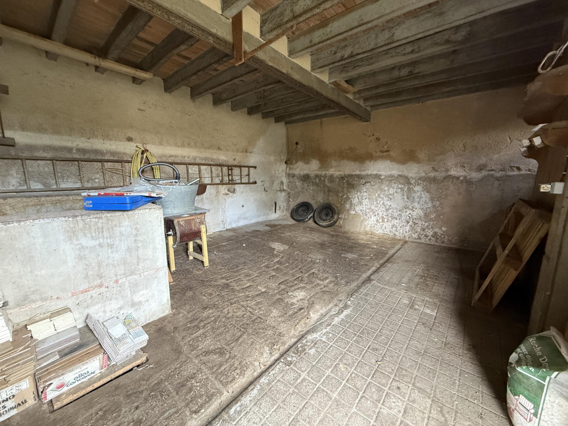 Charmante maison avec jardin et dépendances   Beau potentiel