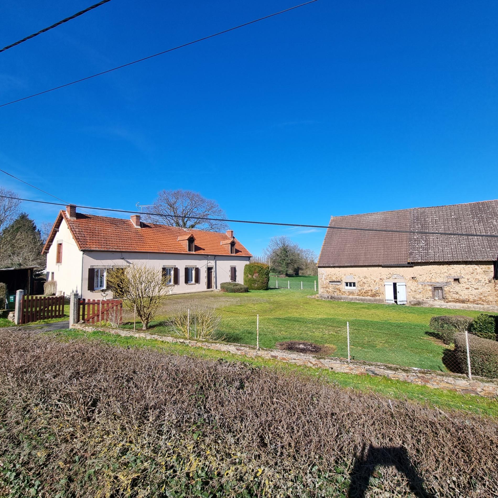 Ancien corps de ferme dans petit hameau calme !