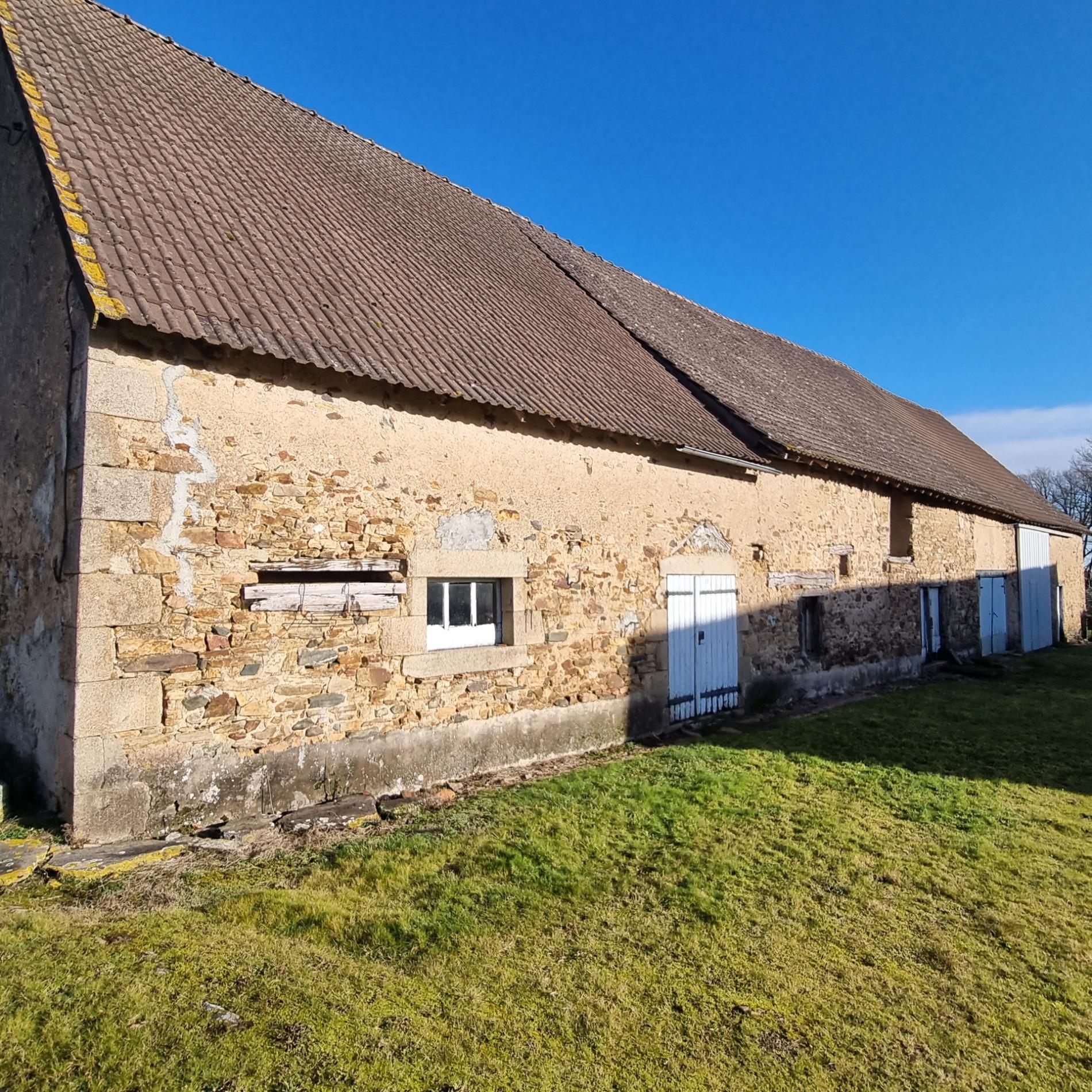 Ancien corps de ferme dans petit hameau calme !