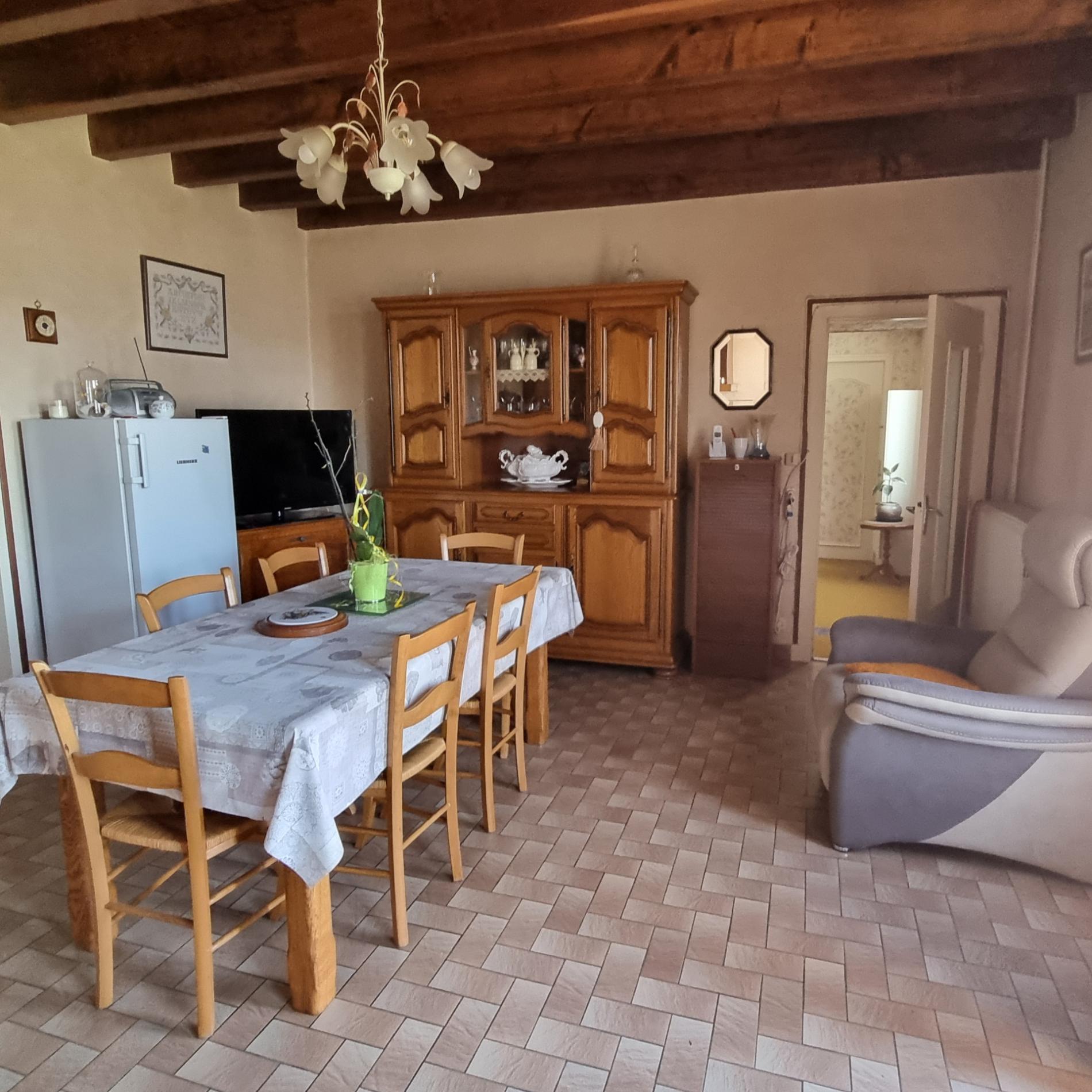 Ancien corps de ferme dans petit hameau calme !