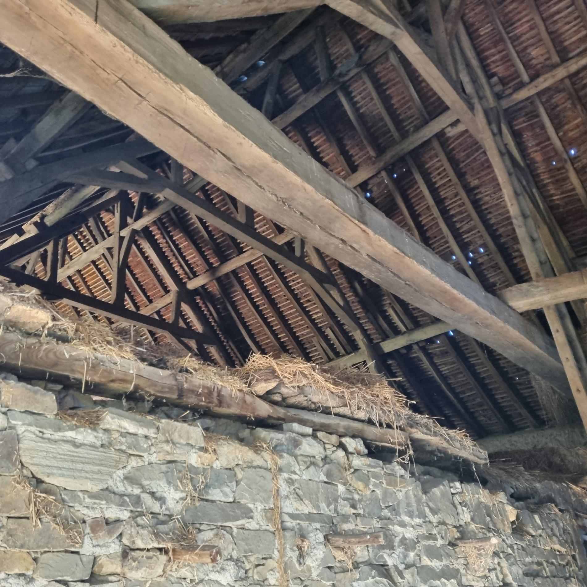 Ancien corps de ferme dans petit hameau calme !