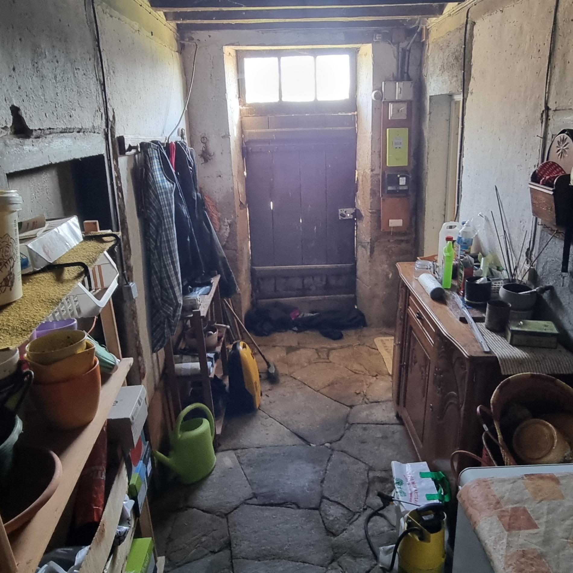 Ancien corps de ferme dans petit hameau calme !