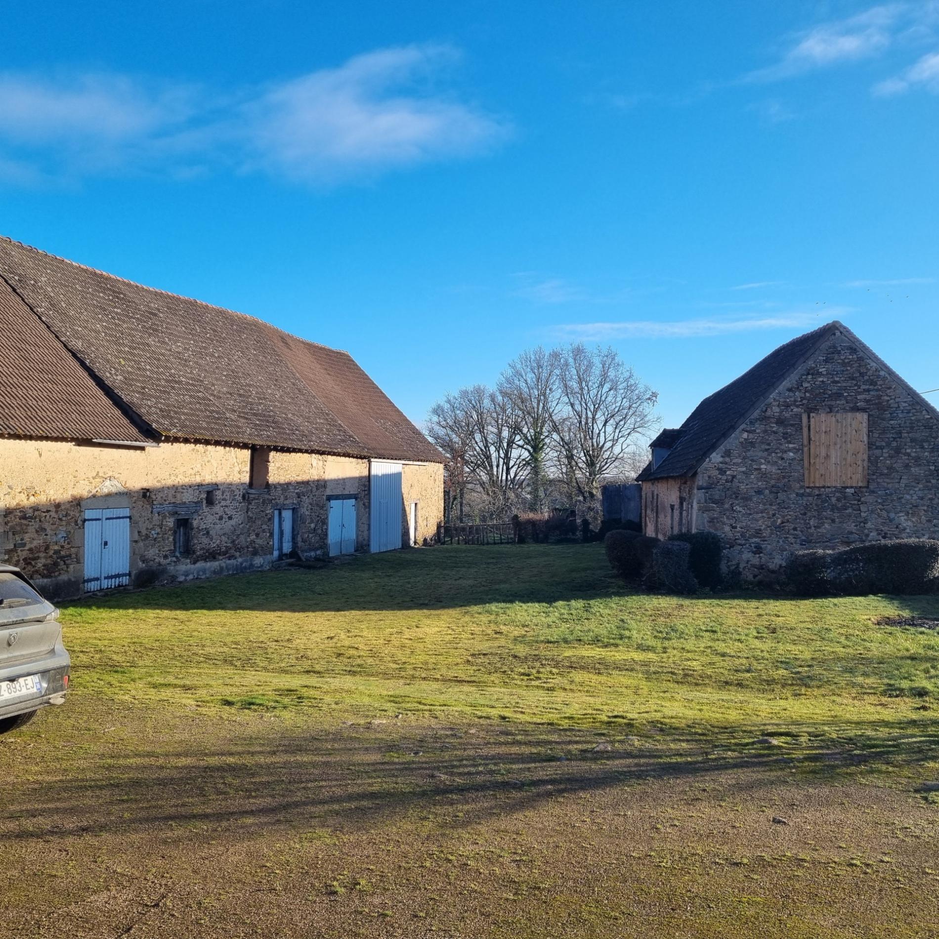 Ancien corps de ferme dans petit hameau calme !