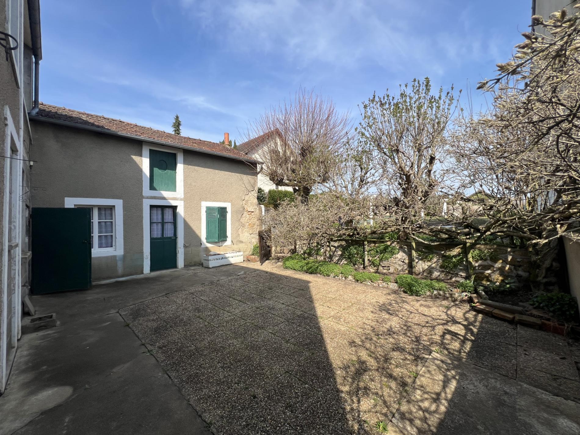 Maison de ville avec jardin et garage !
