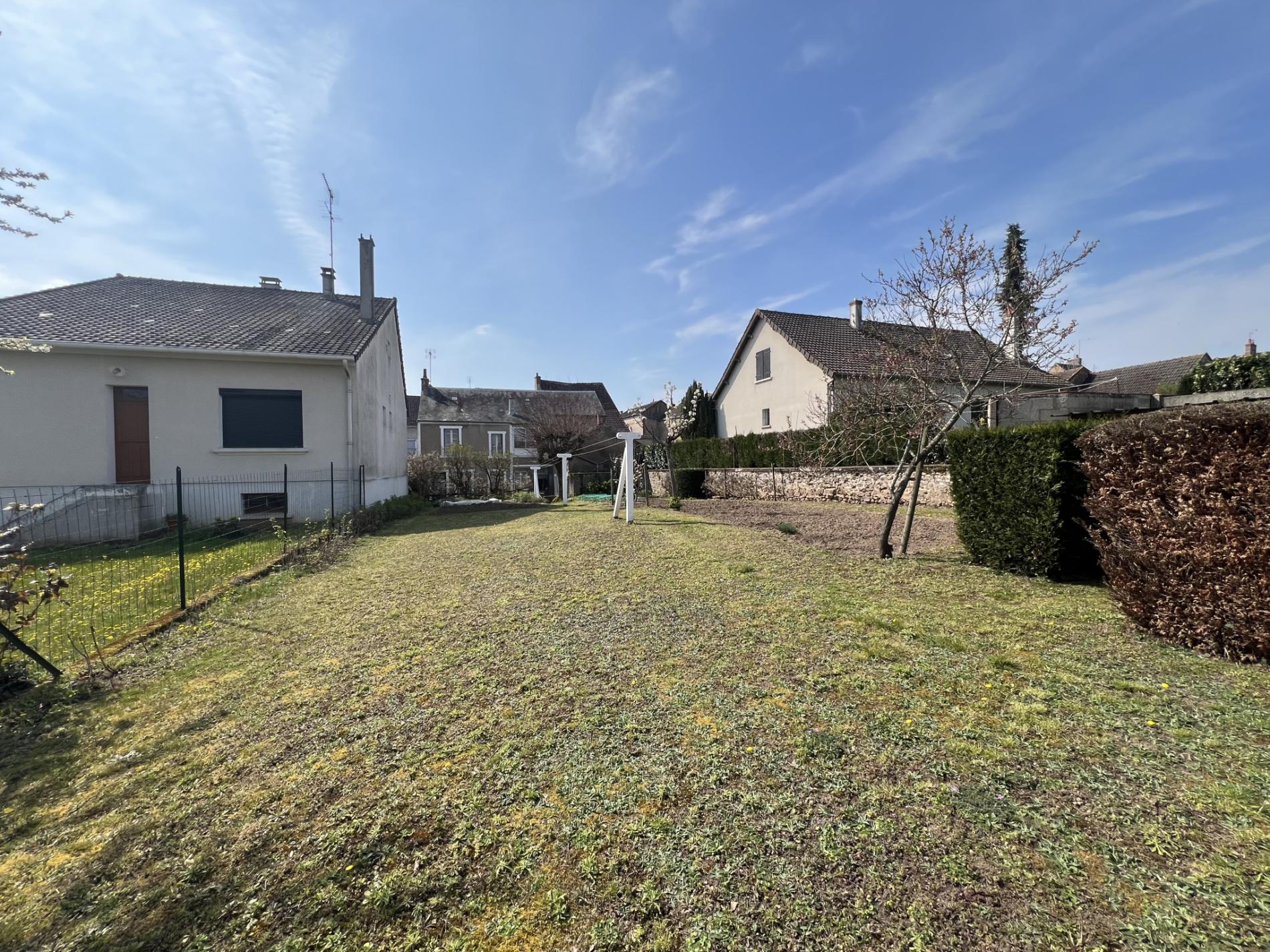 Maison de ville avec jardin et garage !