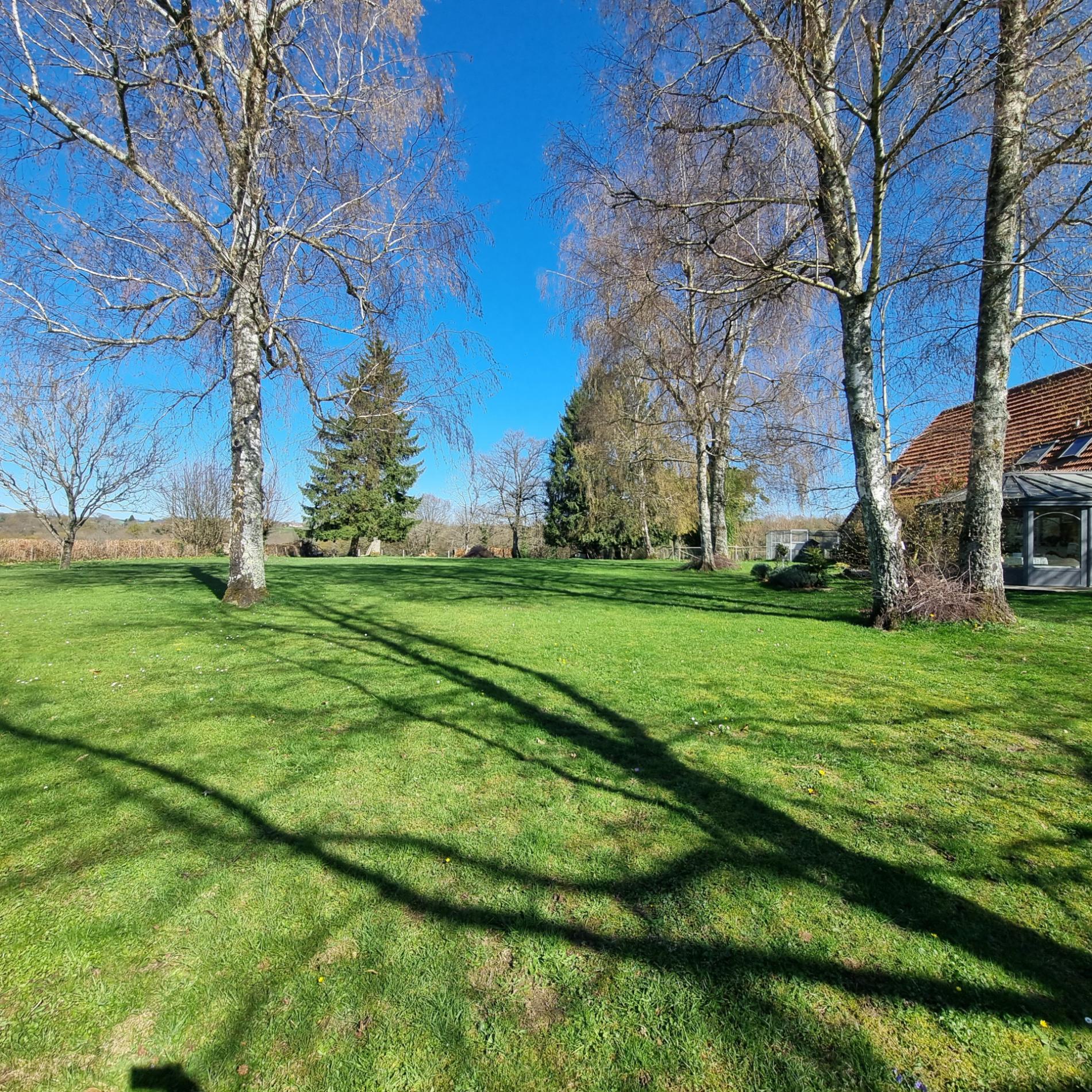 Ensemble de deux maisons d'habitation en excellent état sur 9 900 m2 de terrain !