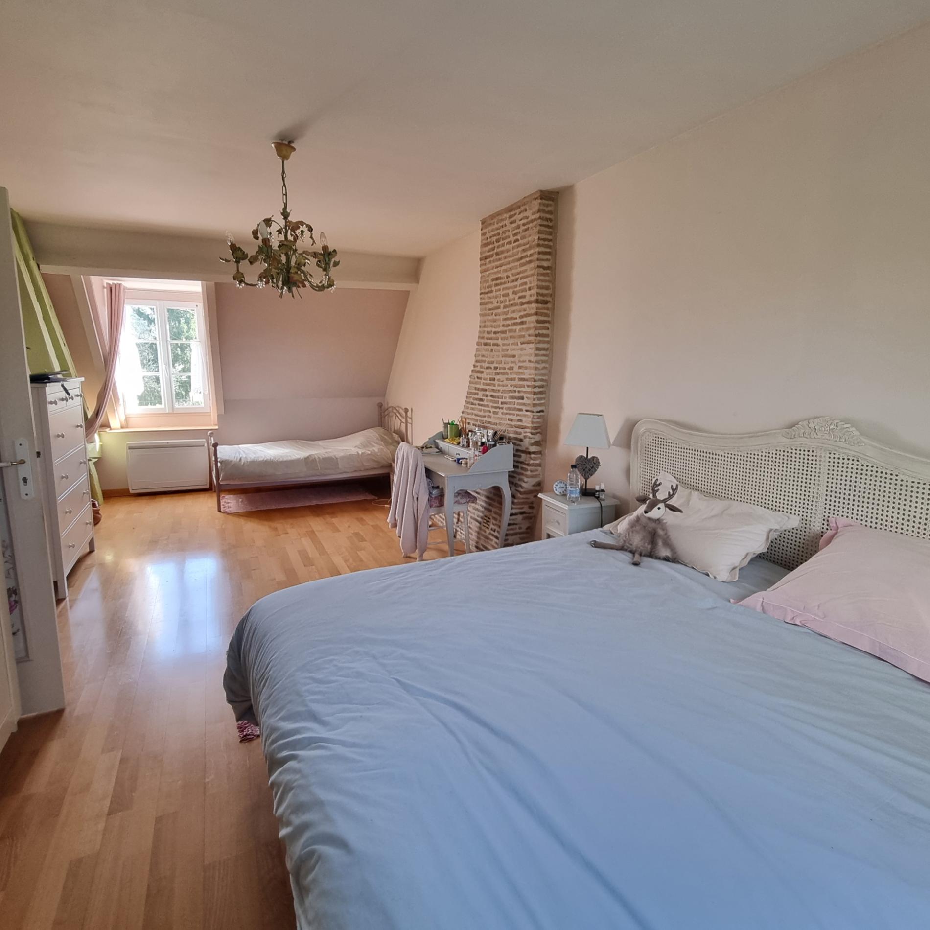 Ensemble de deux maisons d'habitation en excellent état sur 9 900 m2 de terrain !