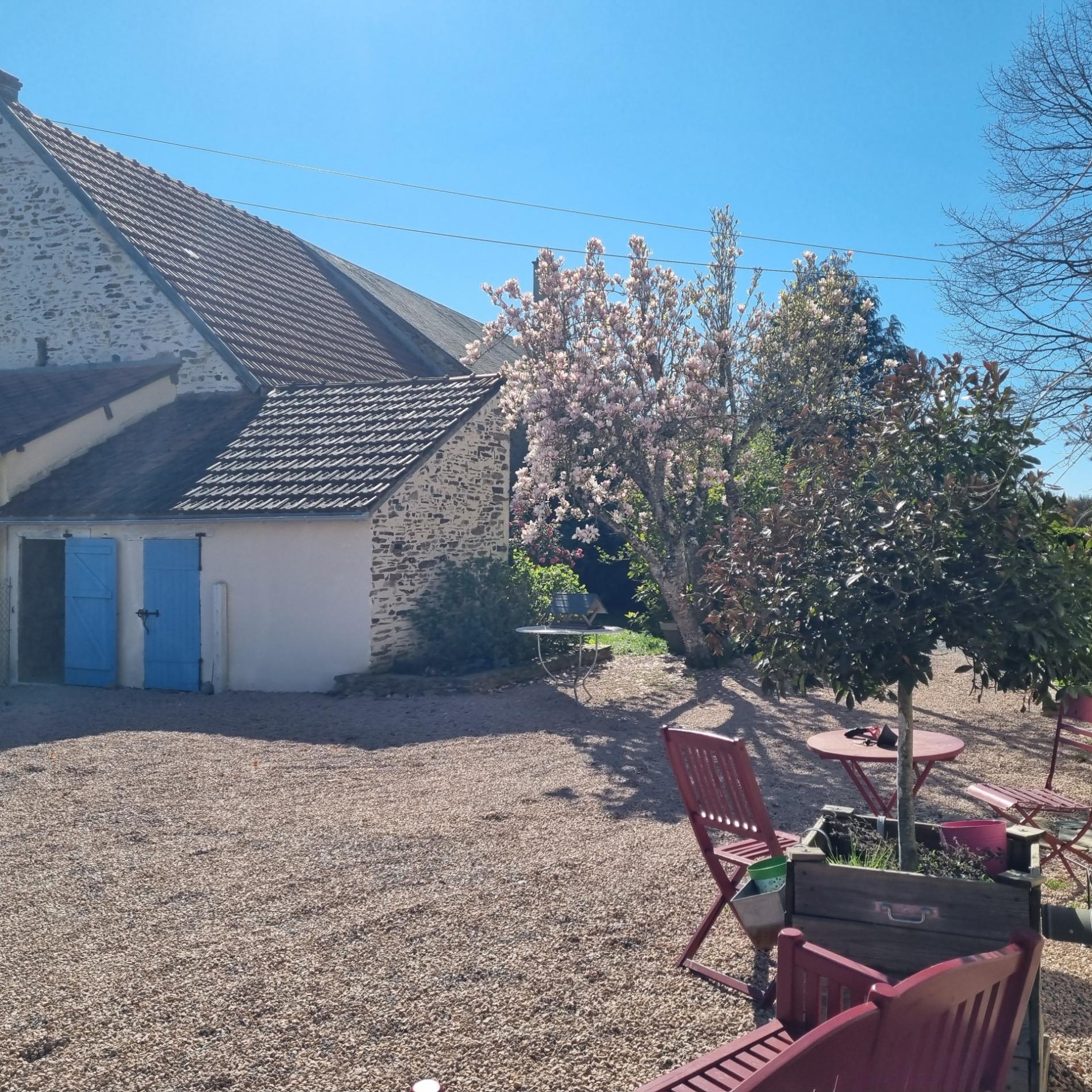 Ensemble de deux maisons d'habitation en excellent état sur 9 900 m2 de terrain !